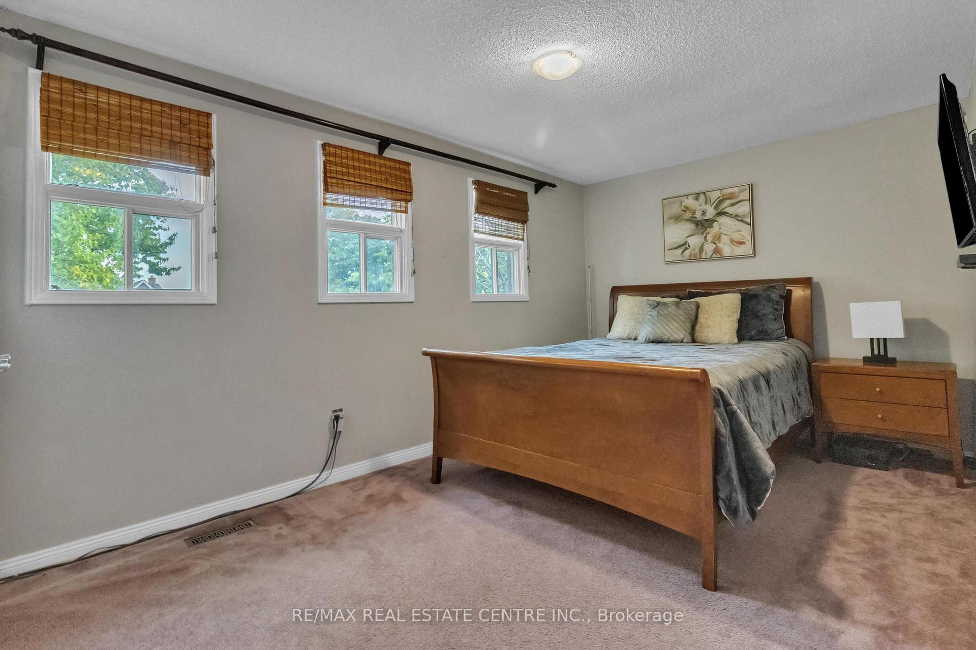 Photo 19 of 23 Oleander Crescent N, Brampton, Heart Lake East — HOMEH