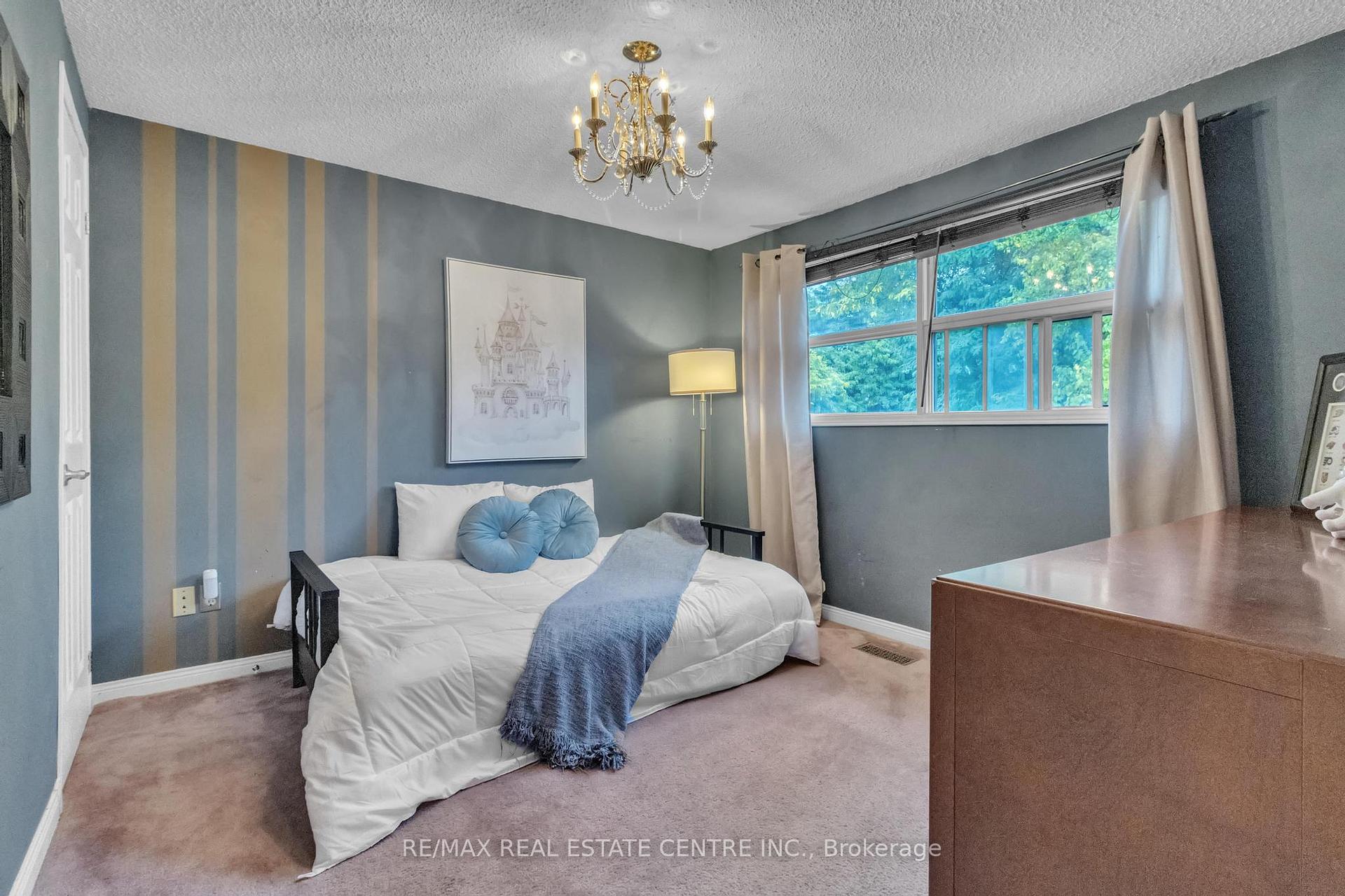 Photo 21 of 23 Oleander Crescent N, Brampton, Heart Lake East — HOMEH
