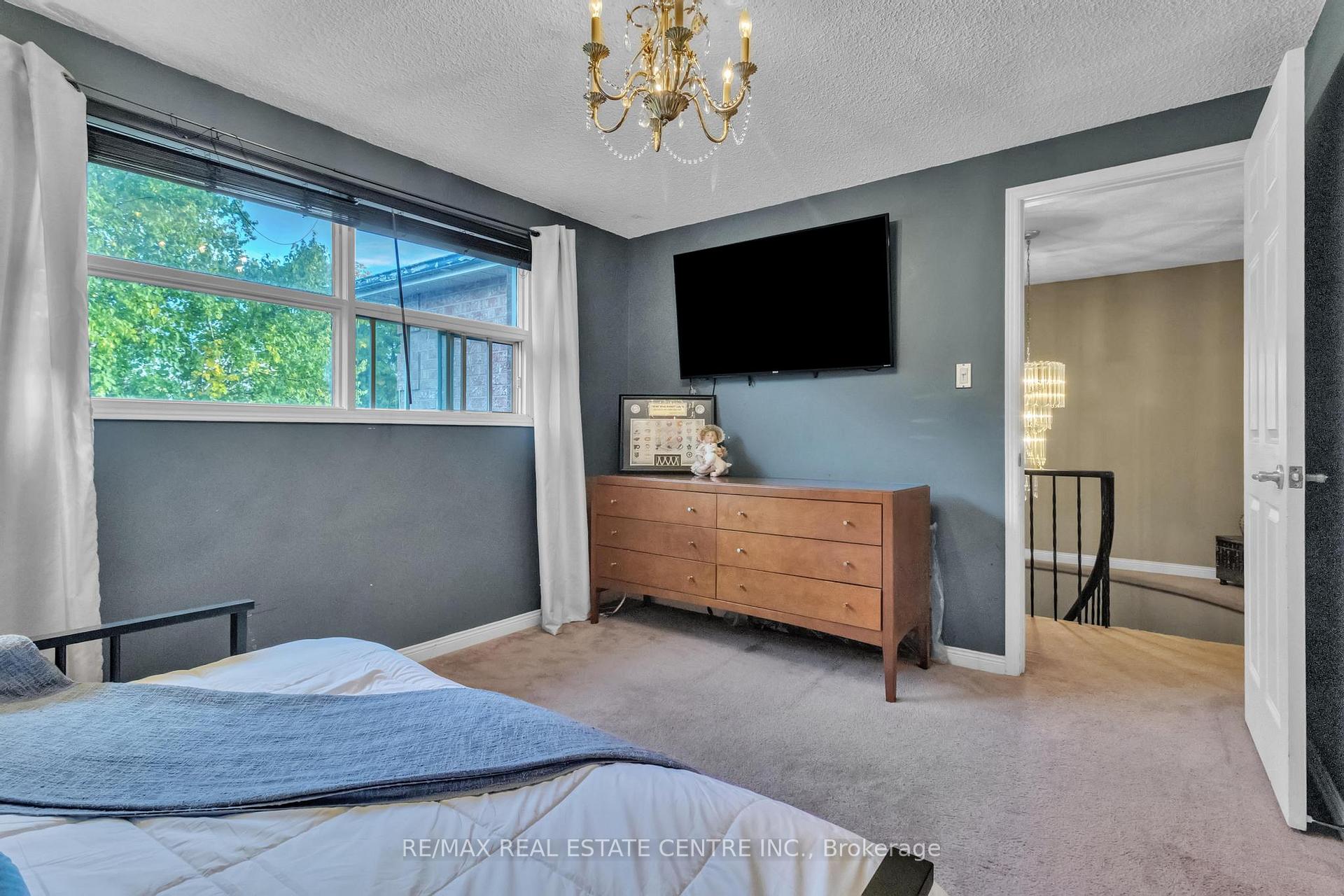 Photo 22 of 23 Oleander Crescent N, Brampton, Heart Lake East — HOMEH