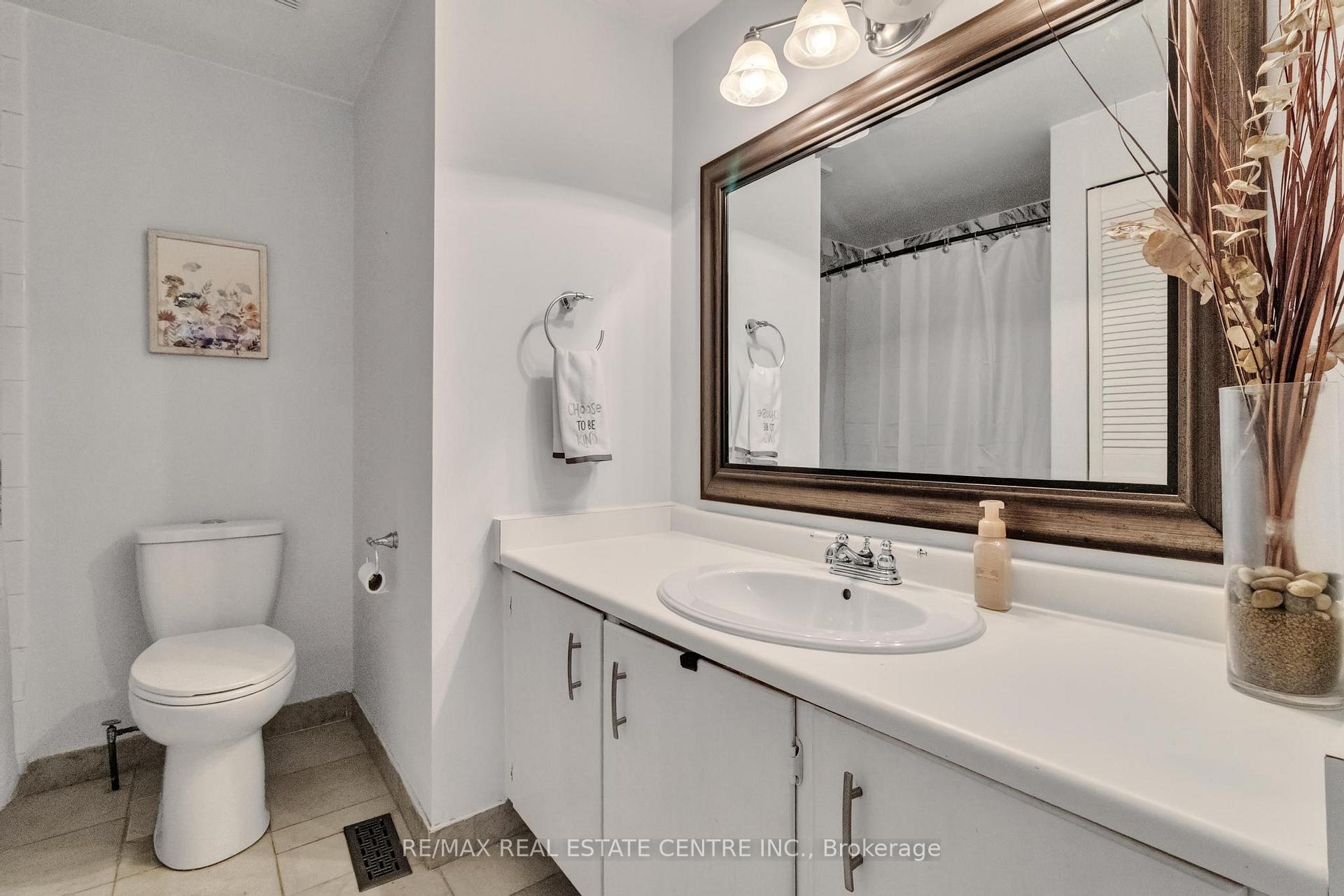 Photo 24 of 23 Oleander Crescent N, Brampton, Heart Lake East — HOMEH