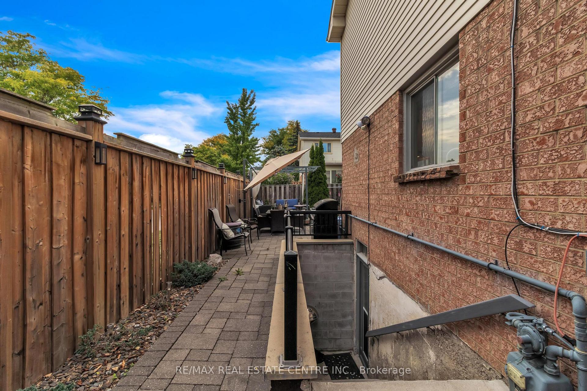 Photo 32 of 23 Oleander Crescent N, Brampton, Heart Lake East — HOMEH