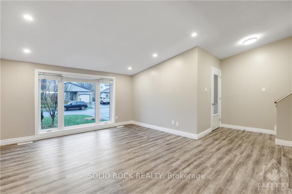 Photo 8 of 48 Burnetts Grove Circle, Ottawa, Barrhaven - Pheasant Run — HOMEH