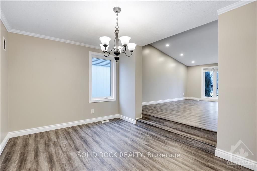 Photo 9 of 48 Burnetts Grove Circle, Ottawa, Barrhaven - Pheasant Run — HOMEH