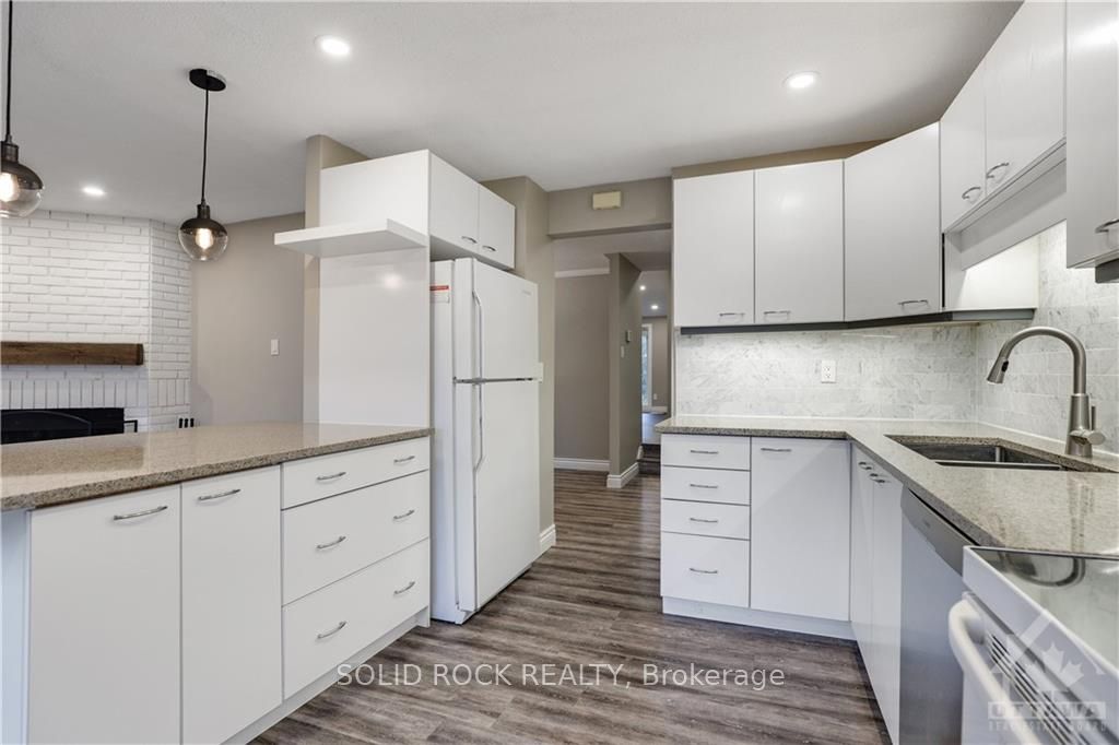 Photo 12 of 48 Burnetts Grove Circle, Ottawa, Barrhaven - Pheasant Run — HOMEH