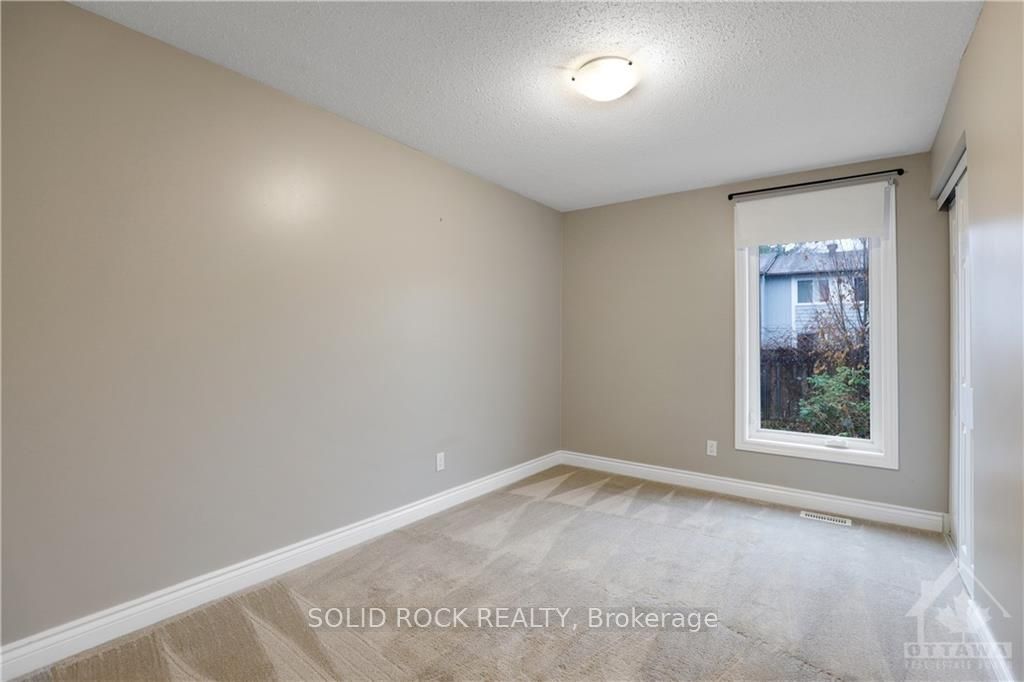 Photo 17 of 48 Burnetts Grove Circle, Ottawa, Barrhaven - Pheasant Run — HOMEH
