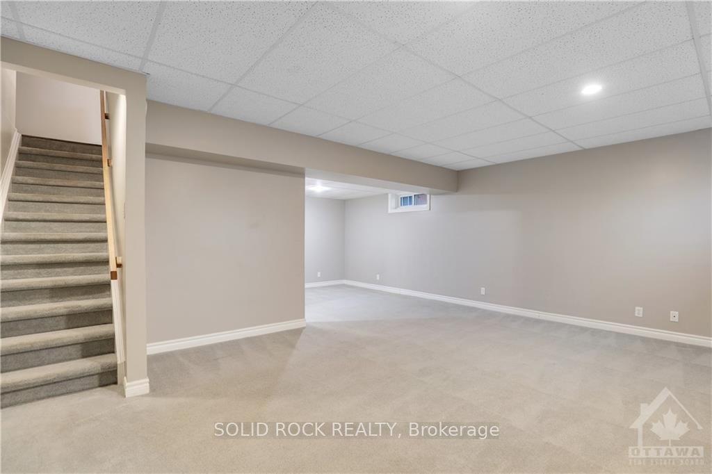 Photo 23 of 48 Burnetts Grove Circle, Ottawa, Barrhaven - Pheasant Run — HOMEH