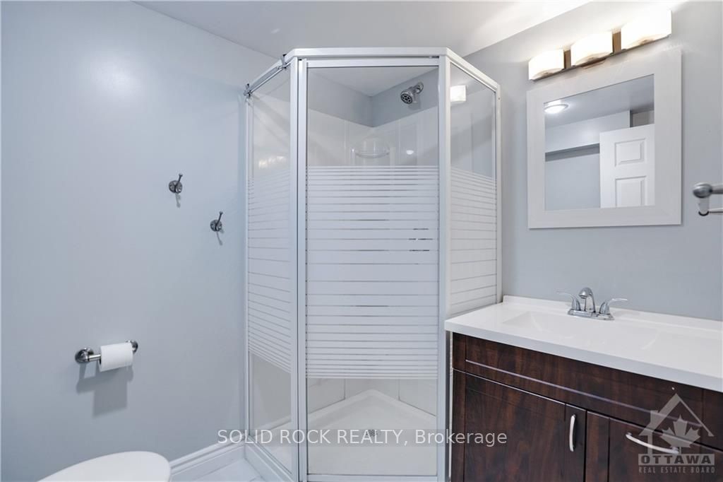 Photo 24 of 48 Burnetts Grove Circle, Ottawa, Barrhaven - Pheasant Run — HOMEH