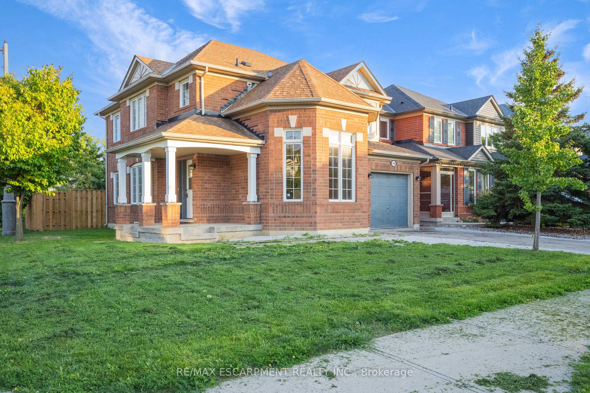 Photo 2 of 14 Yvonne Drive, Brampton, Fletcher's Meadow — HOMEH