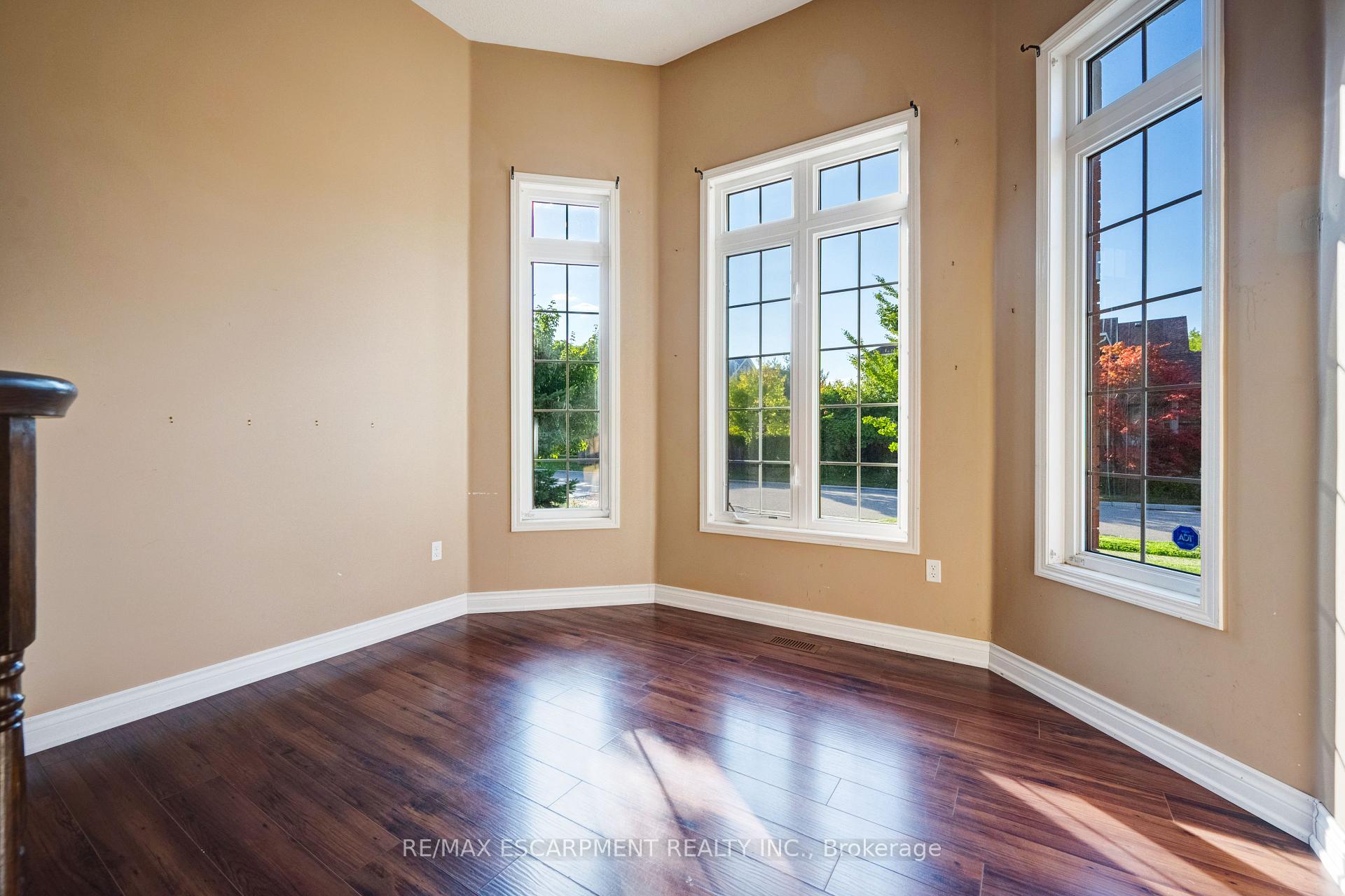 Photo 5 of 14 Yvonne Drive, Brampton, Fletcher's Meadow — HOMEH