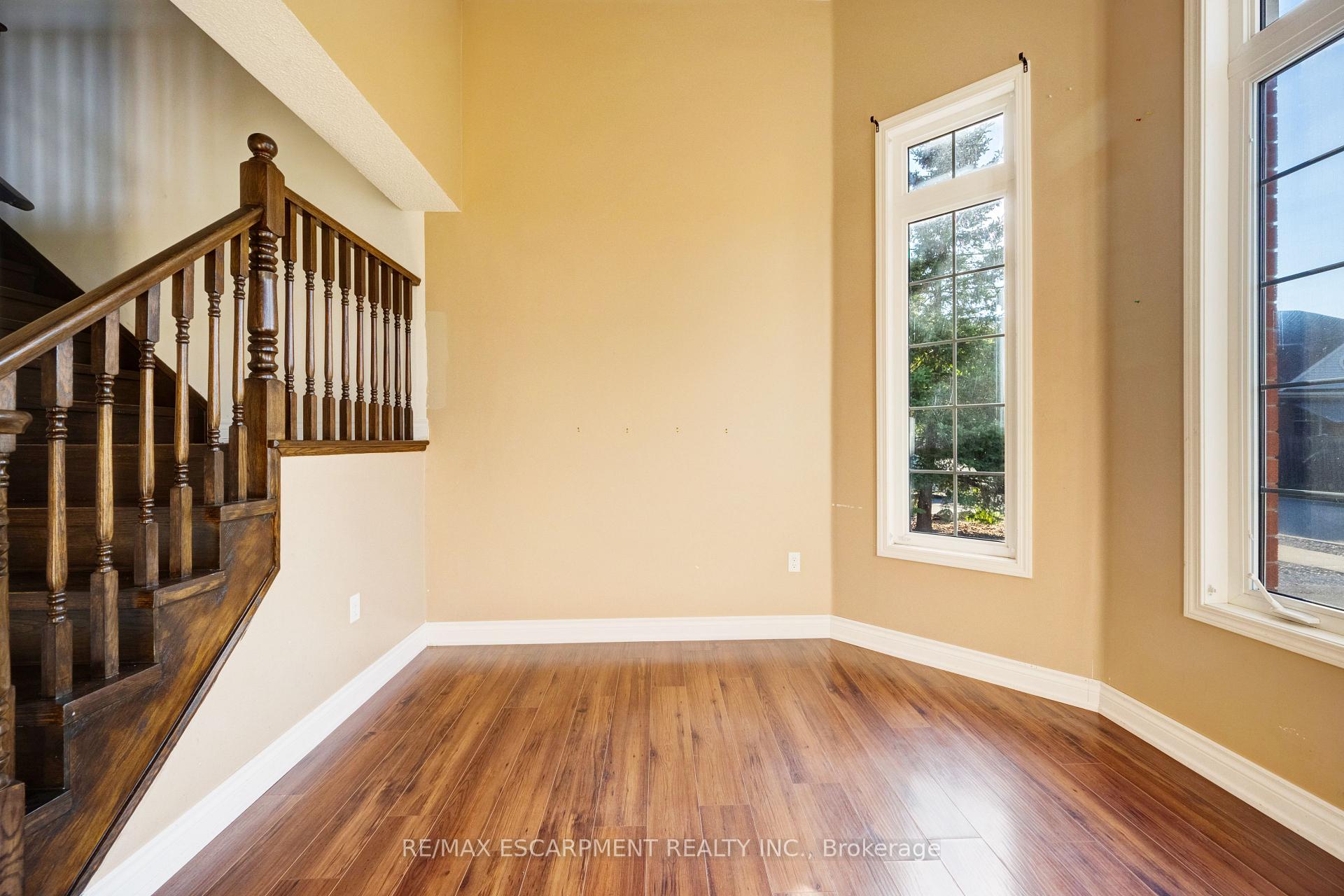 Photo 8 of 14 Yvonne Drive, Brampton, Fletcher's Meadow — HOMEH