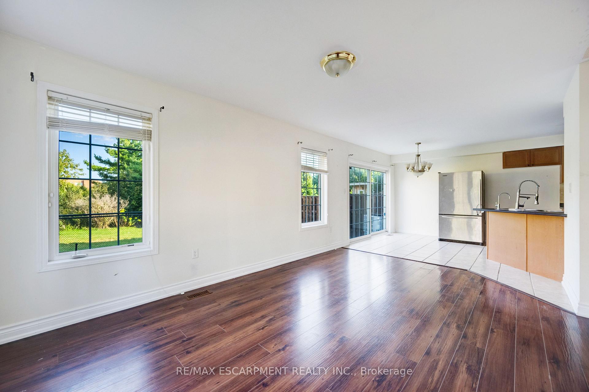 Photo 11 of 14 Yvonne Drive, Brampton, Fletcher's Meadow — HOMEH