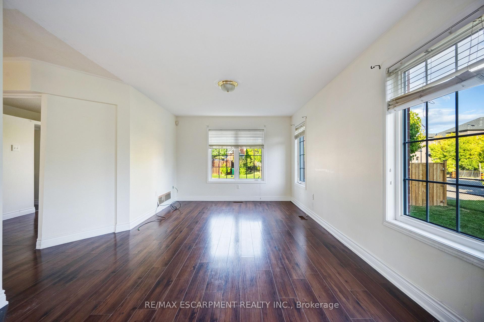 Photo 12 of 14 Yvonne Drive, Brampton, Fletcher's Meadow — HOMEH