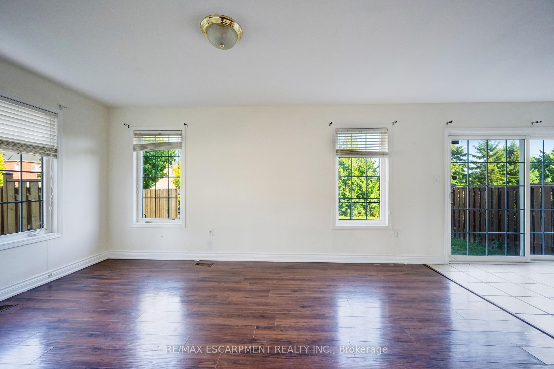 Photo 13 of 14 Yvonne Drive, Brampton, Fletcher's Meadow — HOMEH
