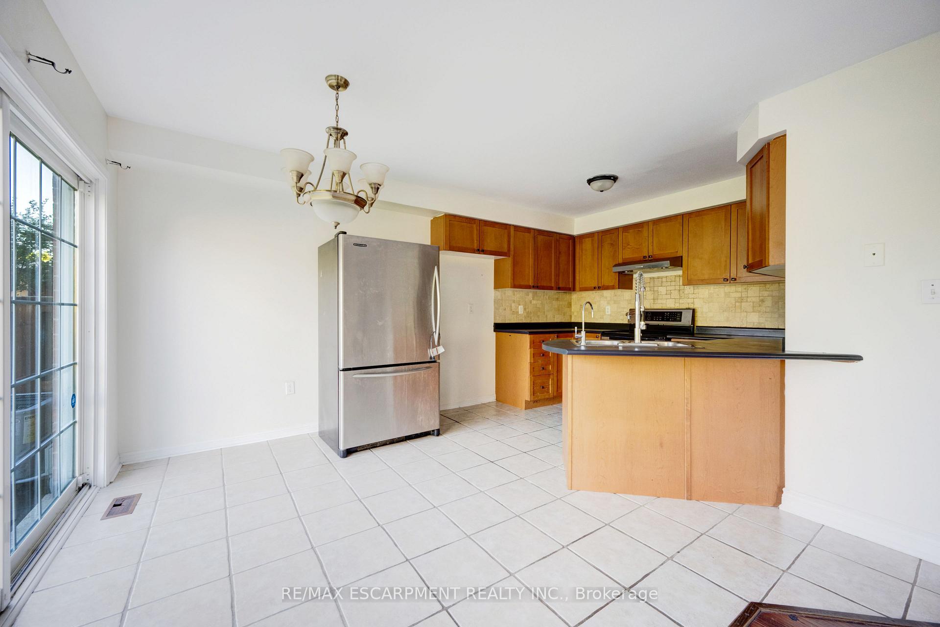 Photo 14 of 14 Yvonne Drive, Brampton, Fletcher's Meadow — HOMEH
