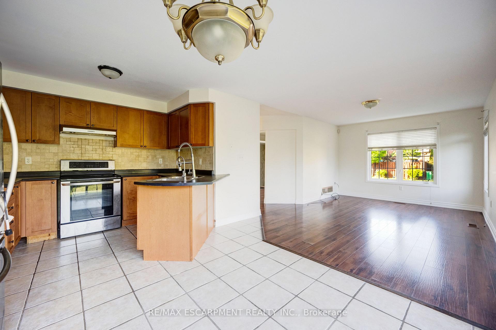 Photo 16 of 14 Yvonne Drive, Brampton, Fletcher's Meadow — HOMEH