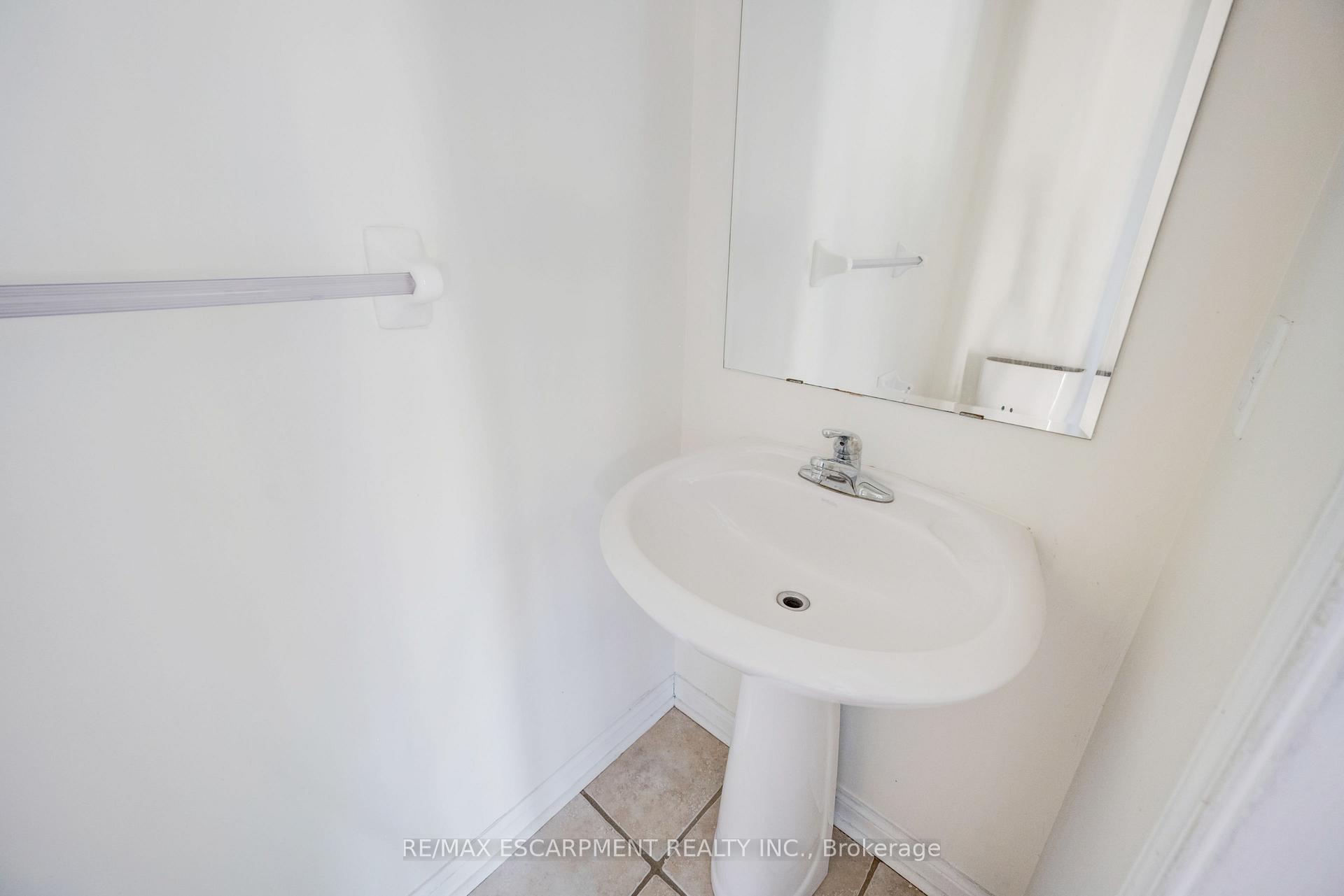 Photo 23 of 14 Yvonne Drive, Brampton, Fletcher's Meadow — HOMEH