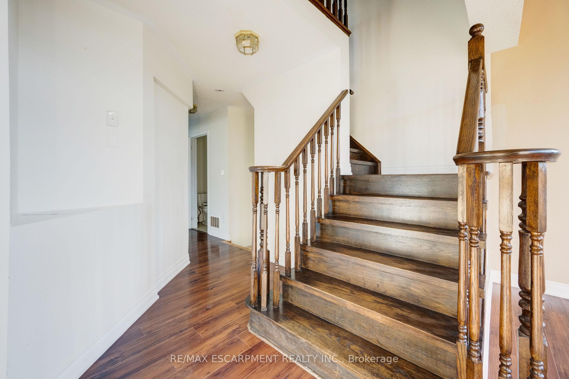Photo 25 of 14 Yvonne Drive, Brampton, Fletcher's Meadow — HOMEH