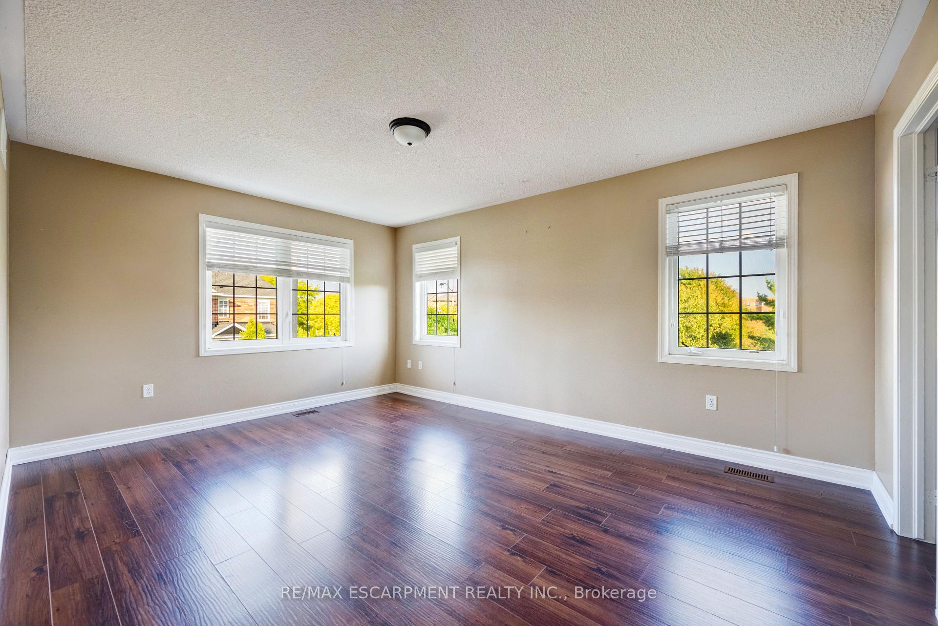 Photo 26 of 14 Yvonne Drive, Brampton, Fletcher's Meadow — HOMEH