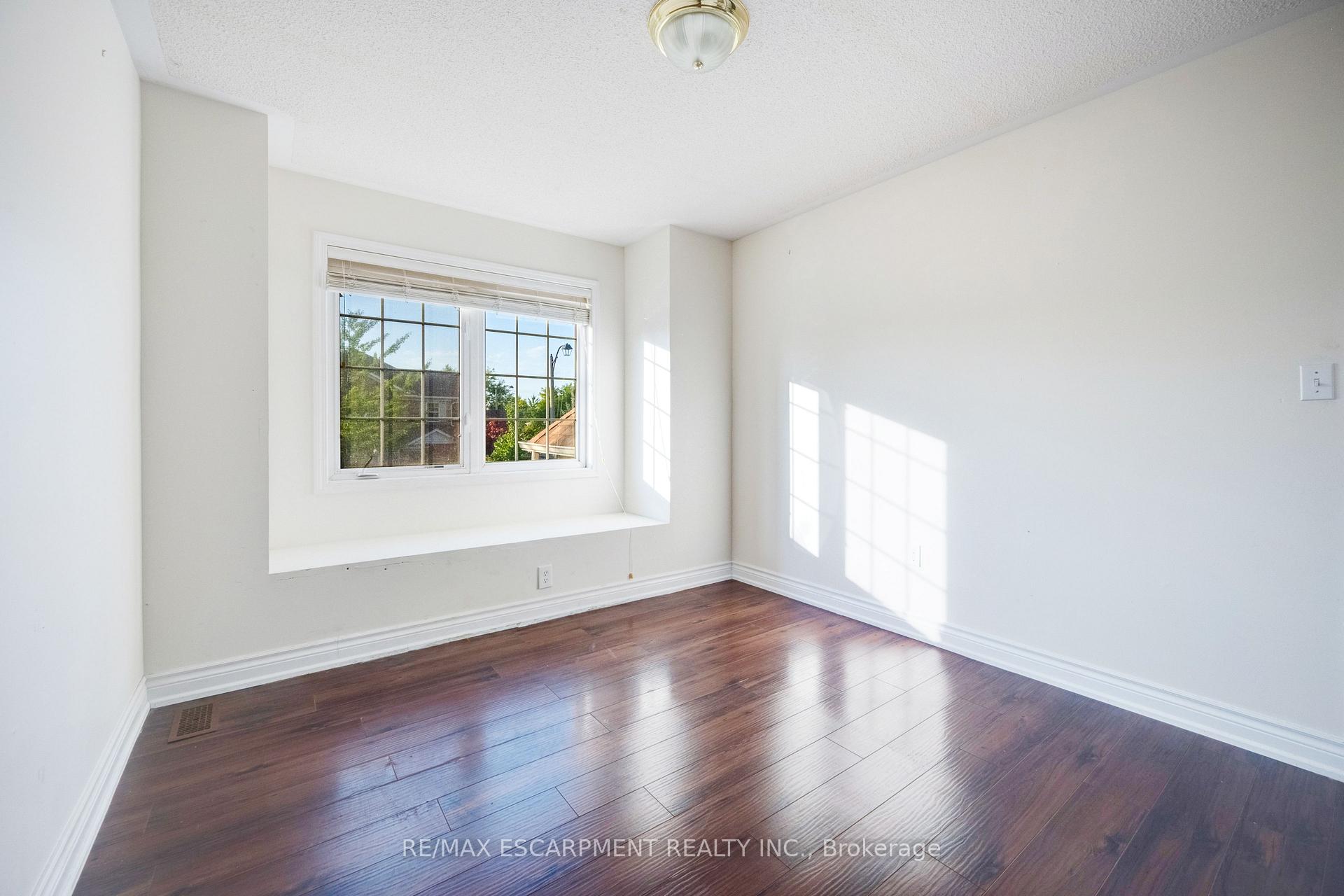 Photo 35 of 14 Yvonne Drive, Brampton, Fletcher's Meadow — HOMEH
