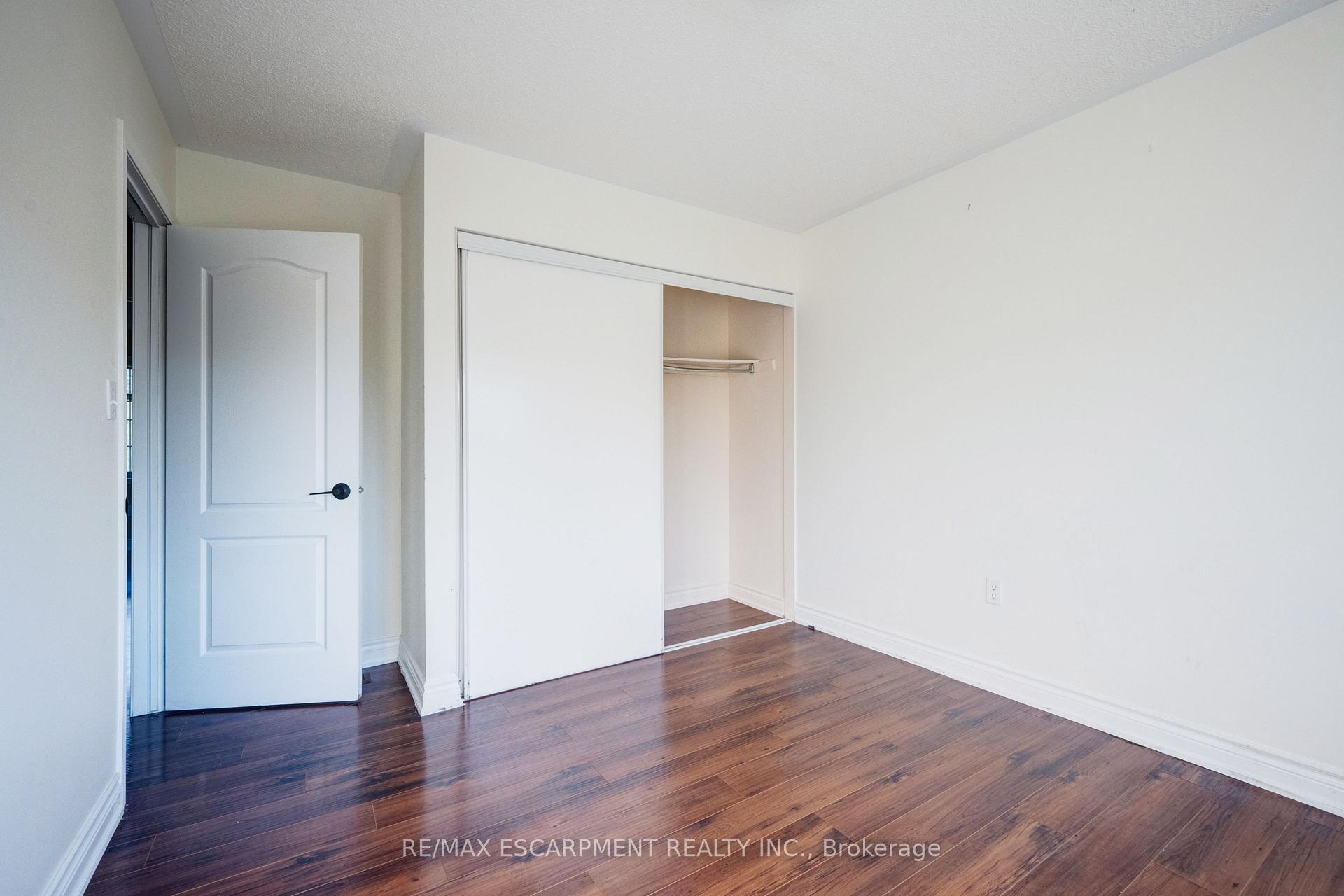 Photo 36 of 14 Yvonne Drive, Brampton, Fletcher's Meadow — HOMEH