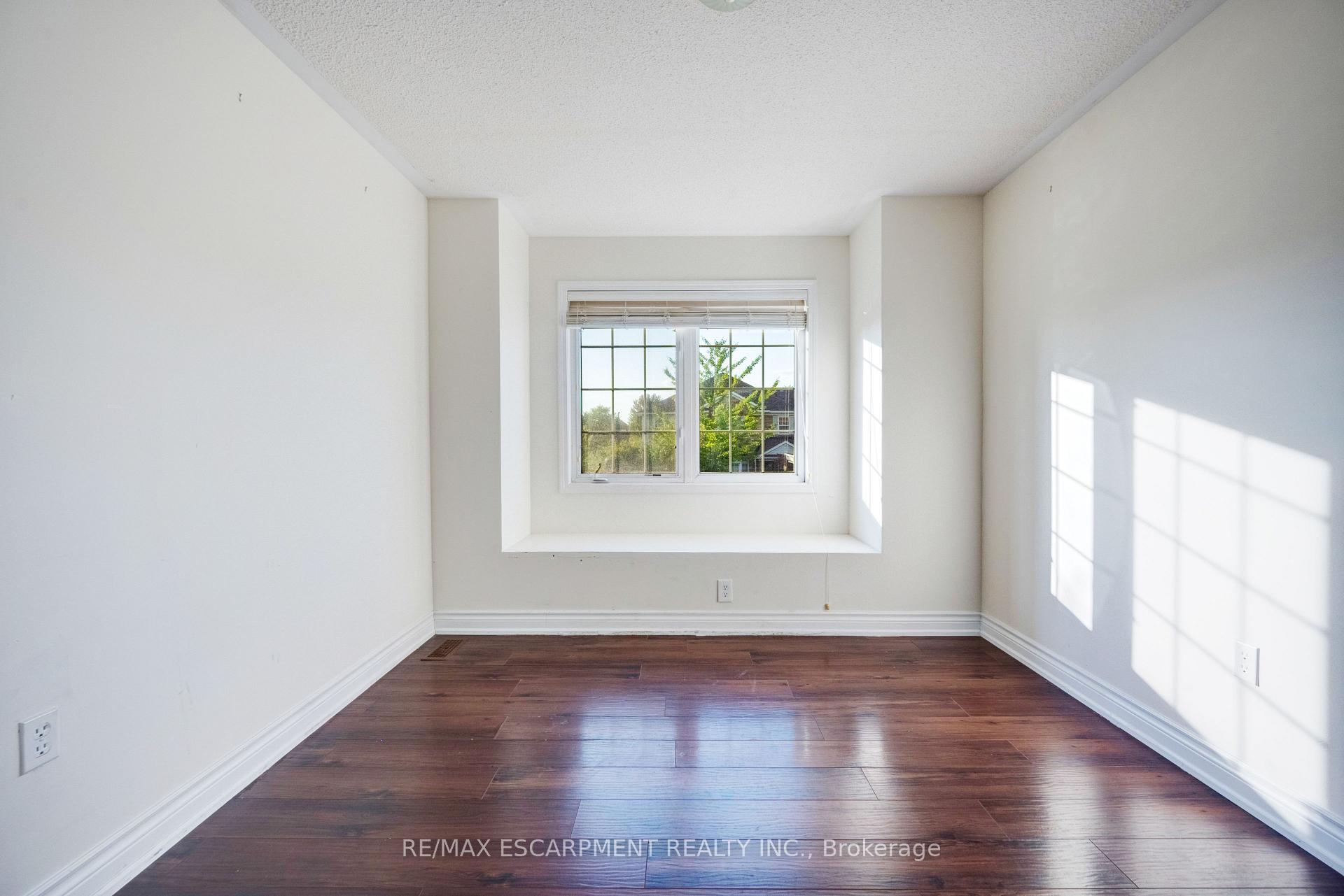 Photo 37 of 14 Yvonne Drive, Brampton, Fletcher's Meadow — HOMEH