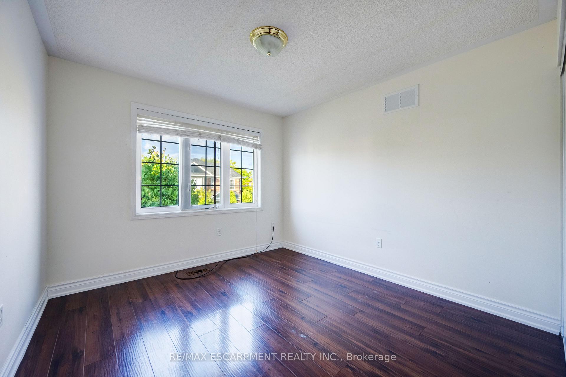 Photo 38 of 14 Yvonne Drive, Brampton, Fletcher's Meadow — HOMEH