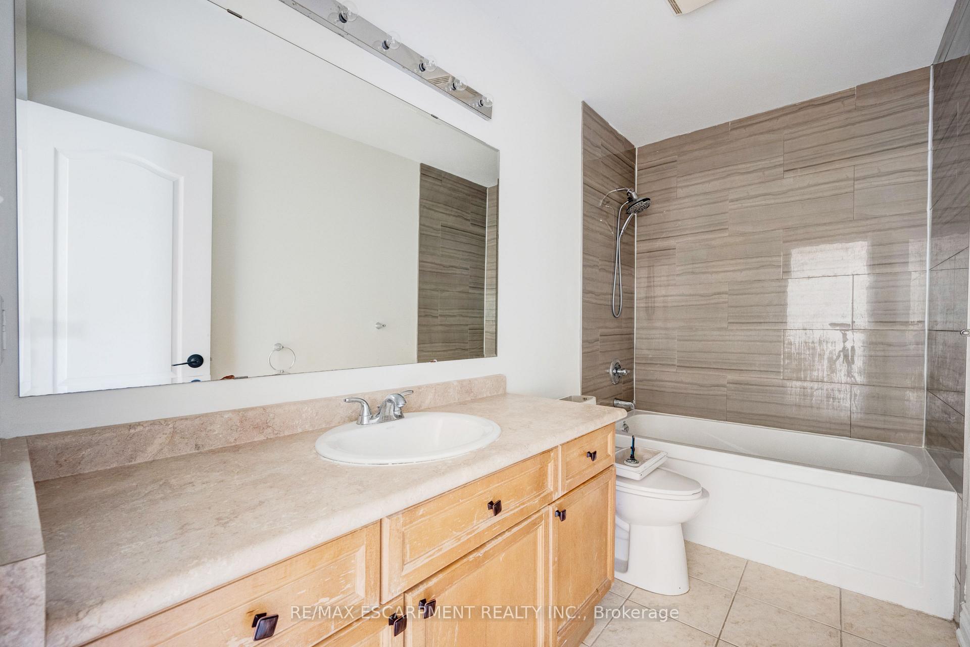 Photo 42 of 14 Yvonne Drive, Brampton, Fletcher's Meadow — HOMEH