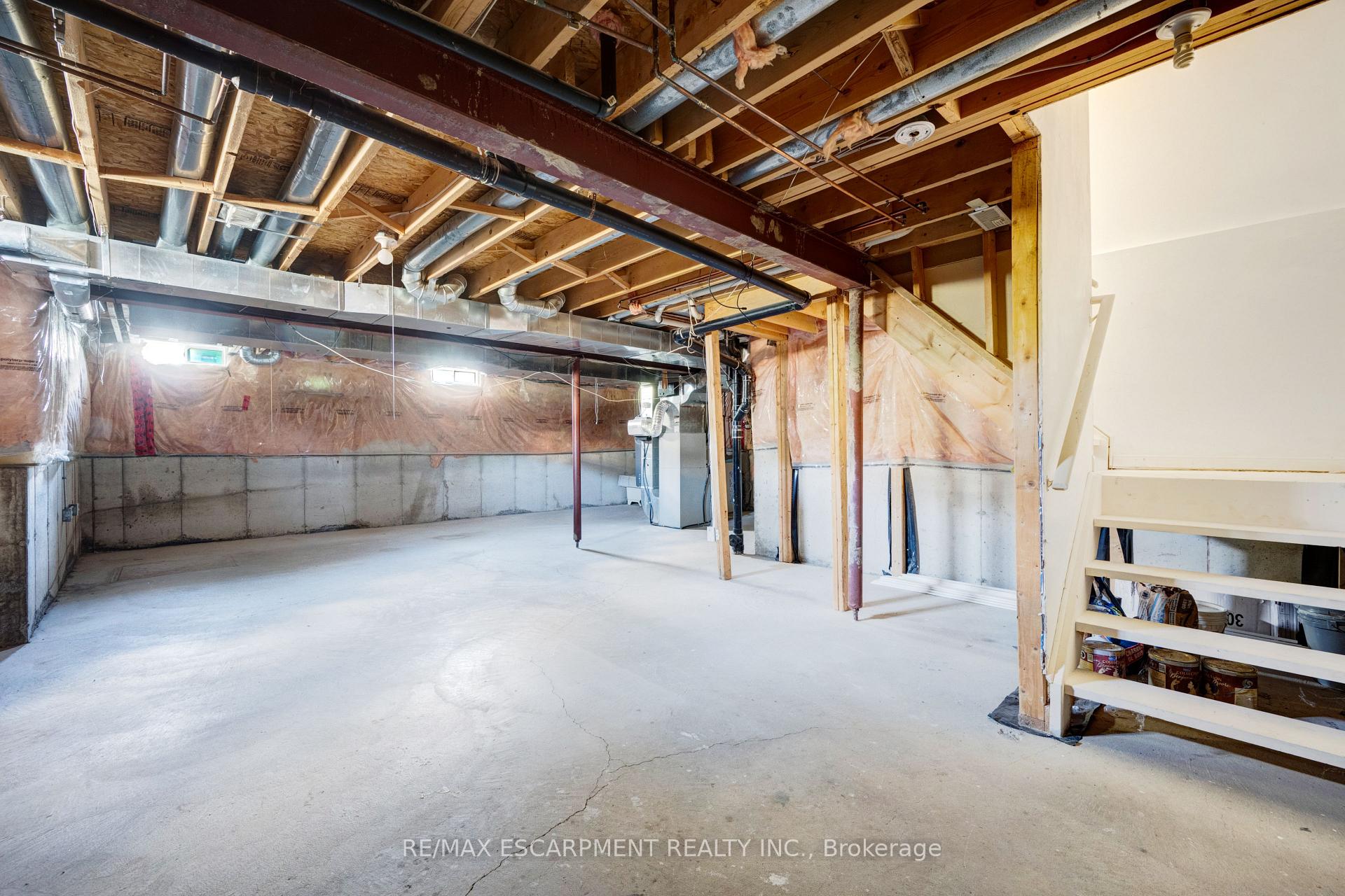 Photo 46 of 14 Yvonne Drive, Brampton, Fletcher's Meadow — HOMEH