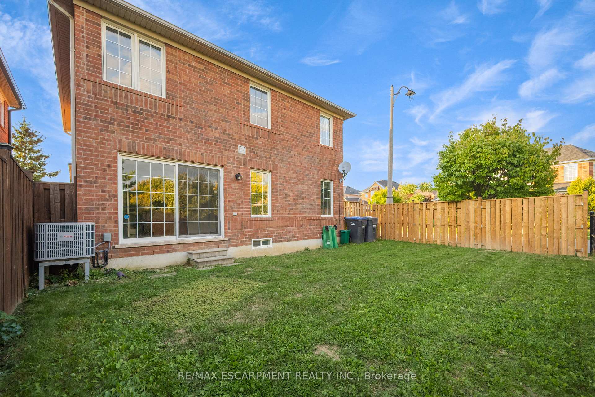 Photo 47 of 14 Yvonne Drive, Brampton, Fletcher's Meadow — HOMEH