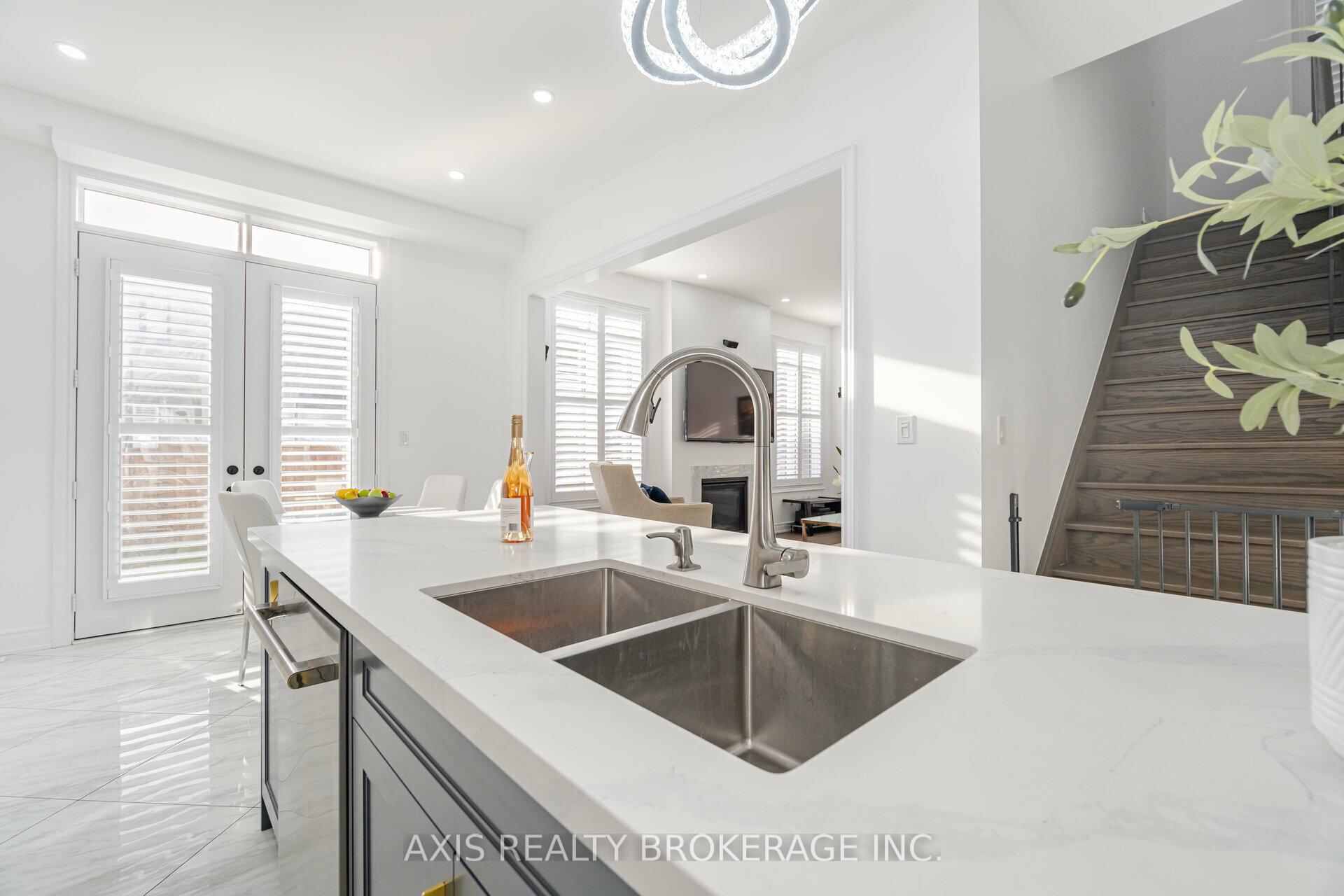 Photo 10 of 65 Bellefond Street, Vaughan, Kleinburg — HOMEH