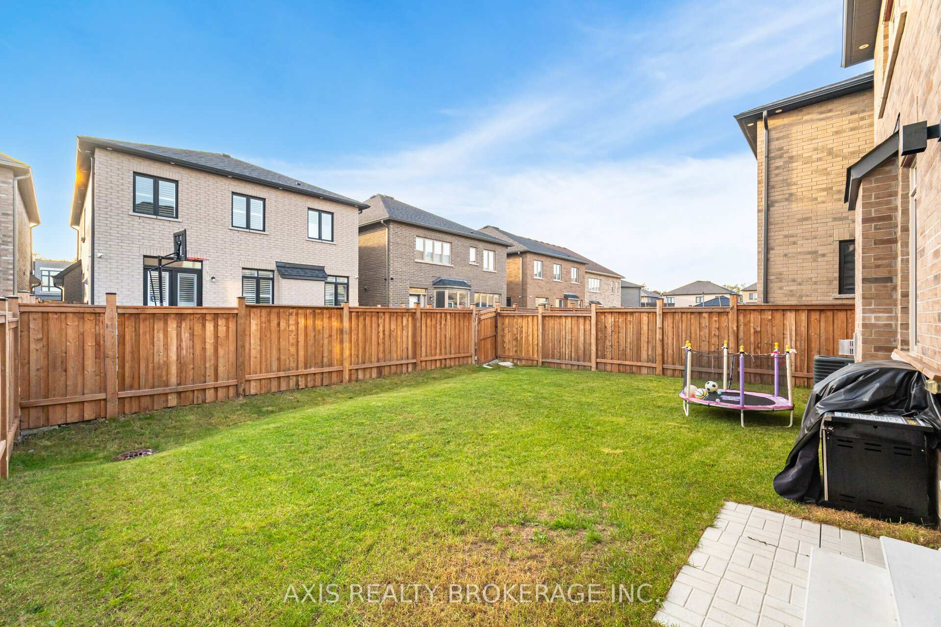 Photo 34 of 65 Bellefond Street, Vaughan, Kleinburg — HOMEH