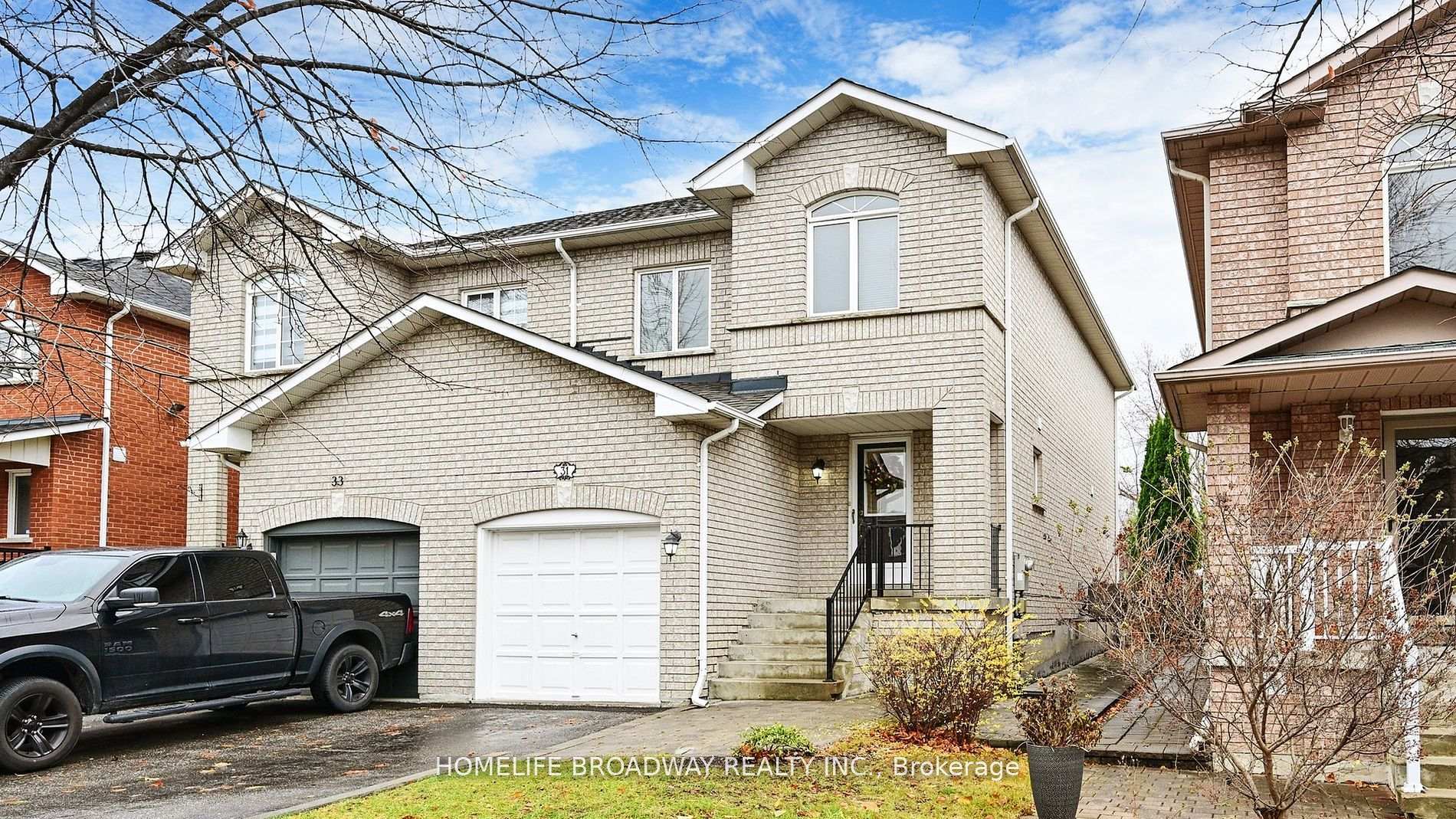 Photo 2 of 31 Corkwood Crescent, Vaughan, Maple — HOMEH
