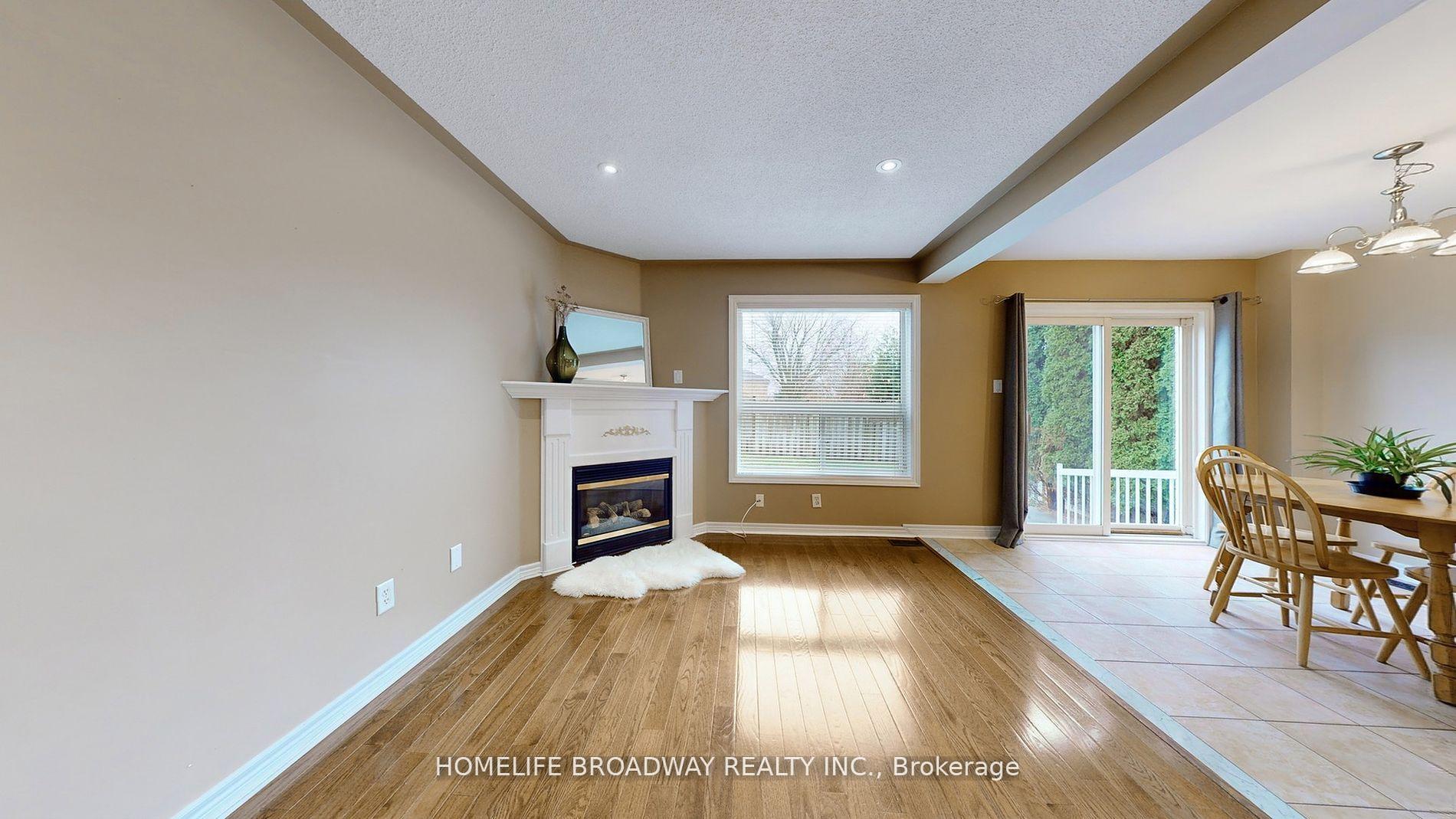 Photo 4 of 31 Corkwood Crescent, Vaughan, Maple — HOMEH