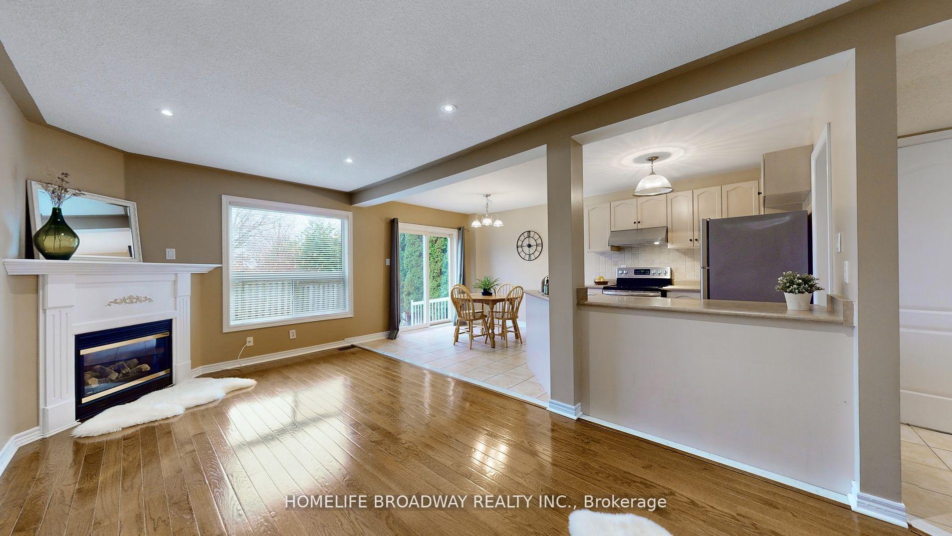 Photo 5 of 31 Corkwood Crescent, Vaughan, Maple — HOMEH