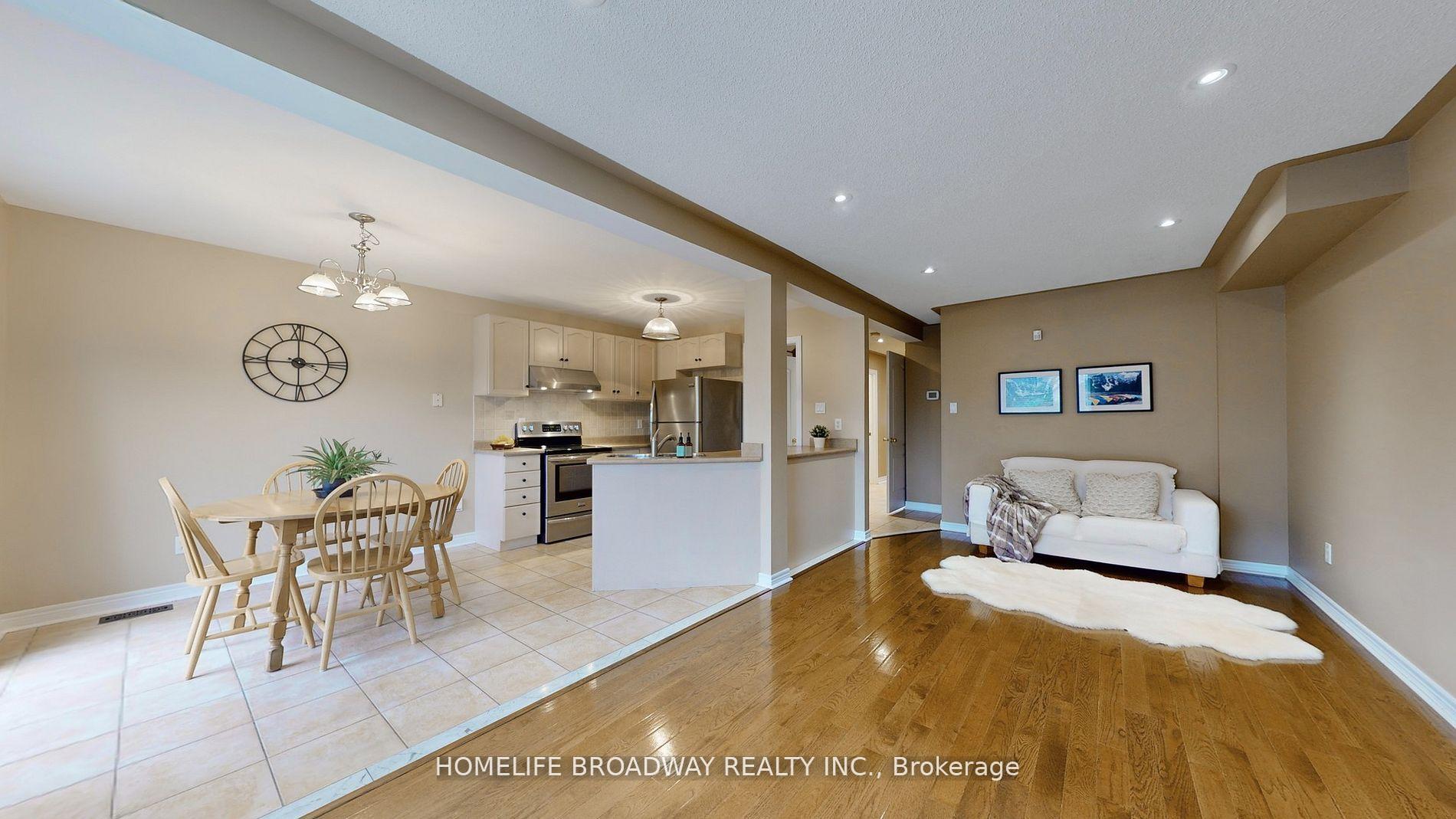 Photo 6 of 31 Corkwood Crescent, Vaughan, Maple — HOMEH
