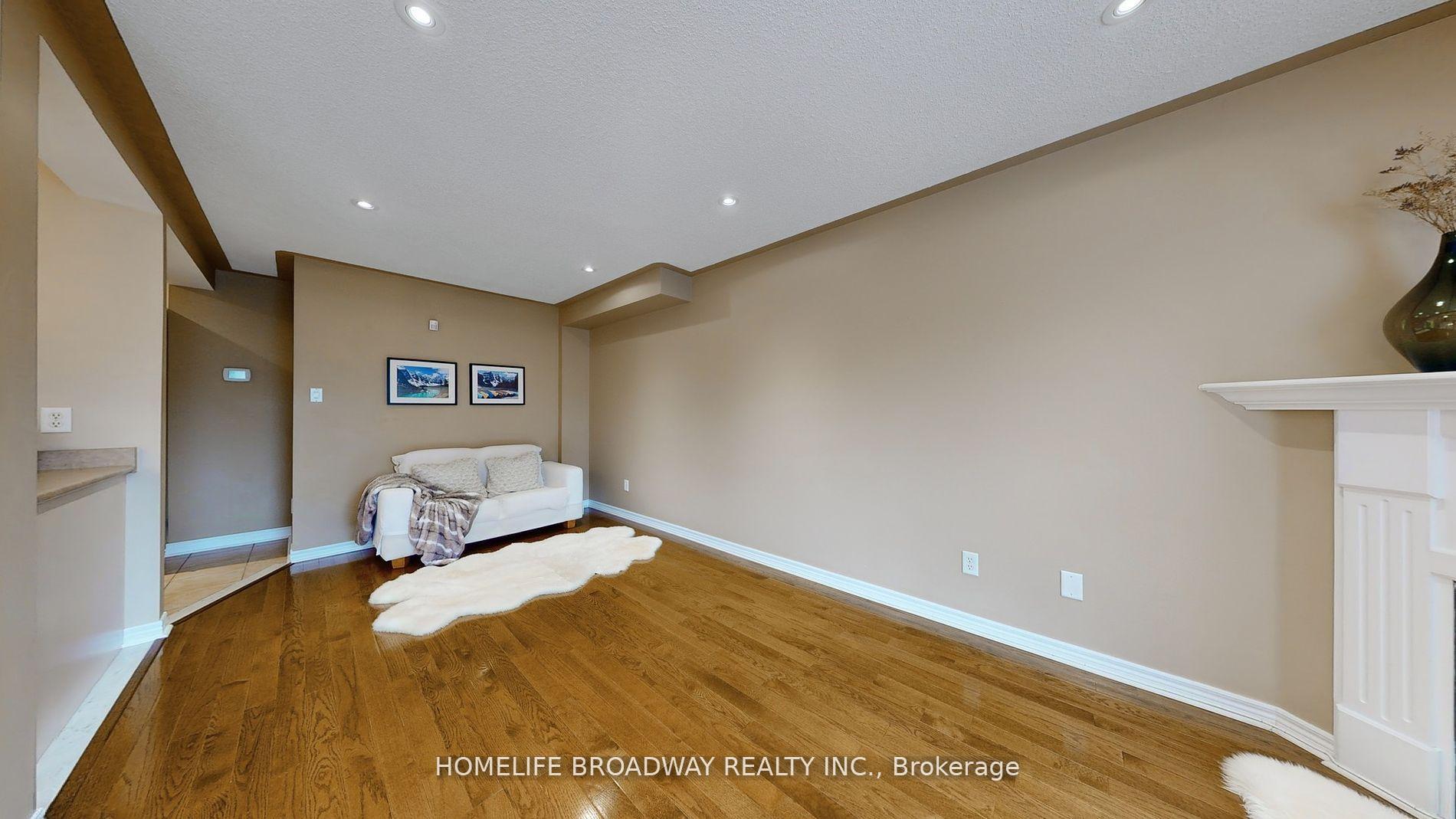 Photo 7 of 31 Corkwood Crescent, Vaughan, Maple — HOMEH