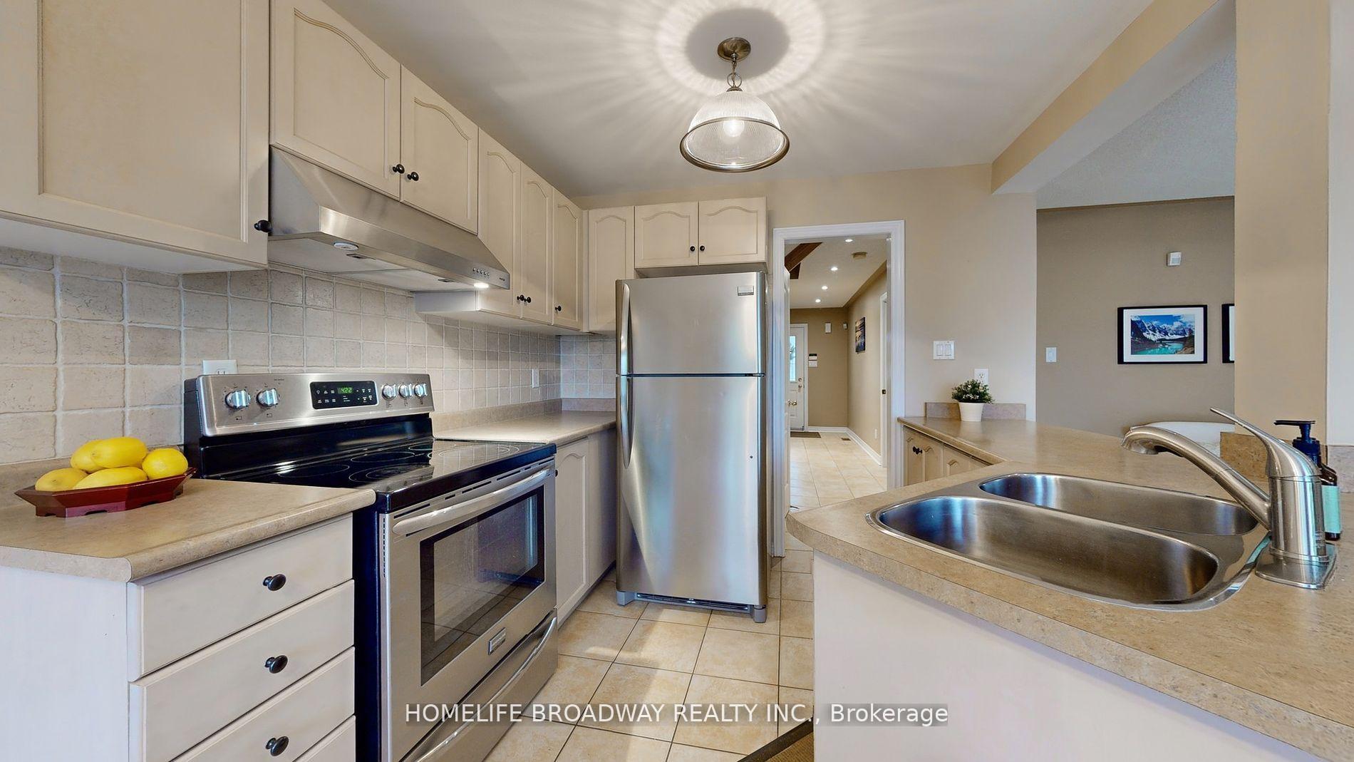 Photo 8 of 31 Corkwood Crescent, Vaughan, Maple — HOMEH