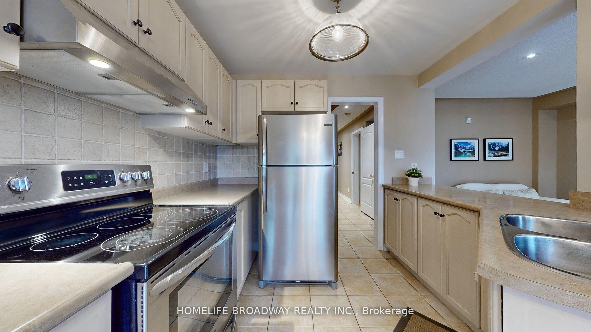 Photo 9 of 31 Corkwood Crescent, Vaughan, Maple — HOMEH