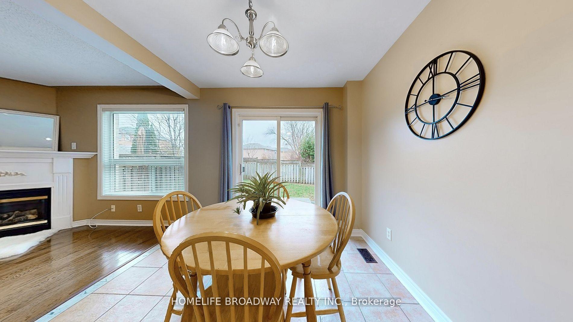 Photo 12 of 31 Corkwood Crescent, Vaughan, Maple — HOMEH