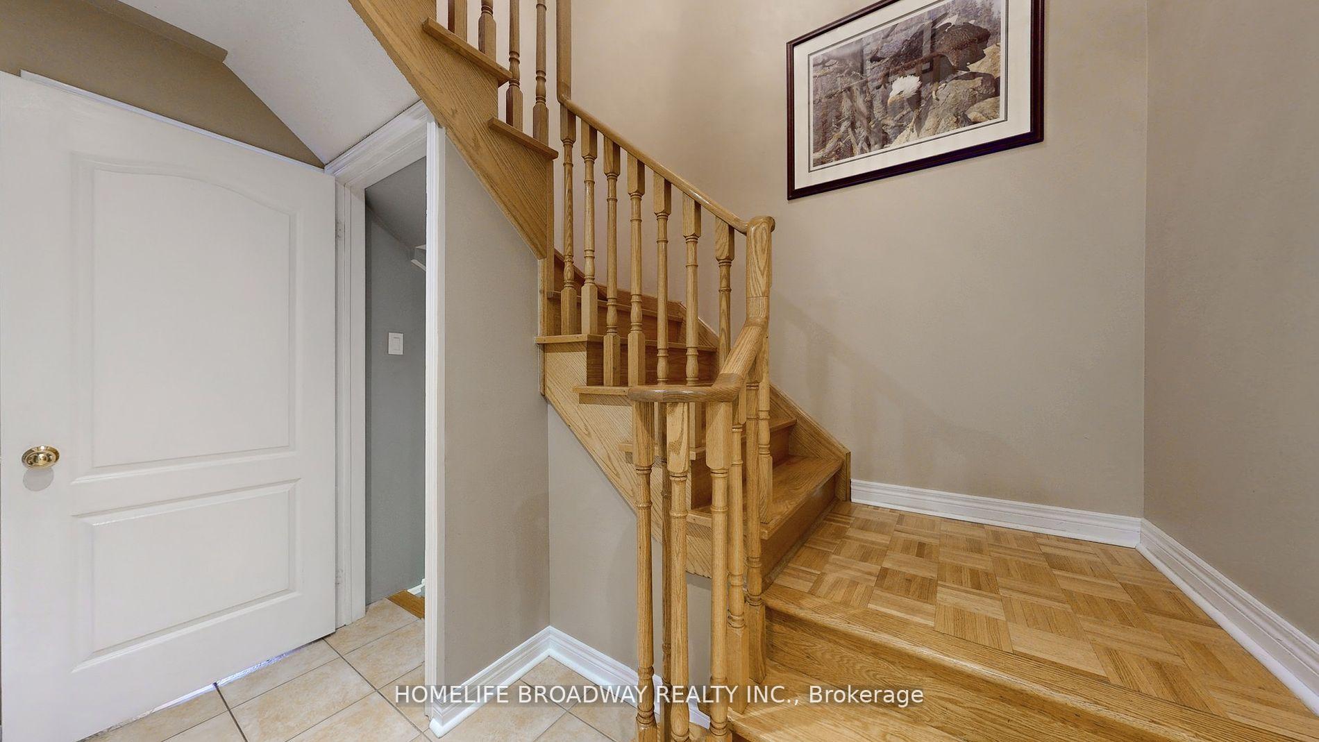 Photo 17 of 31 Corkwood Crescent, Vaughan, Maple — HOMEH