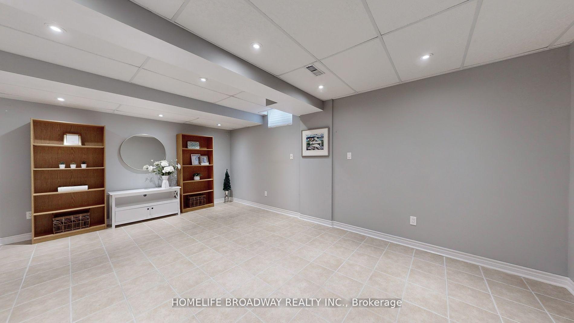 Photo 32 of 31 Corkwood Crescent, Vaughan, Maple — HOMEH