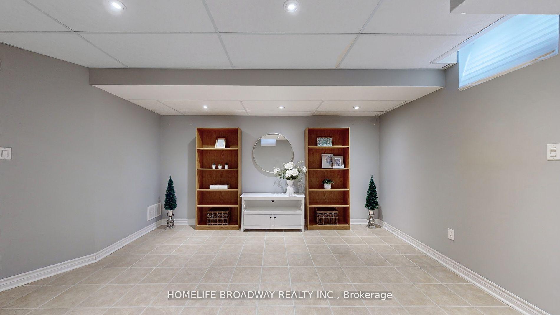 Photo 33 of 31 Corkwood Crescent, Vaughan, Maple — HOMEH