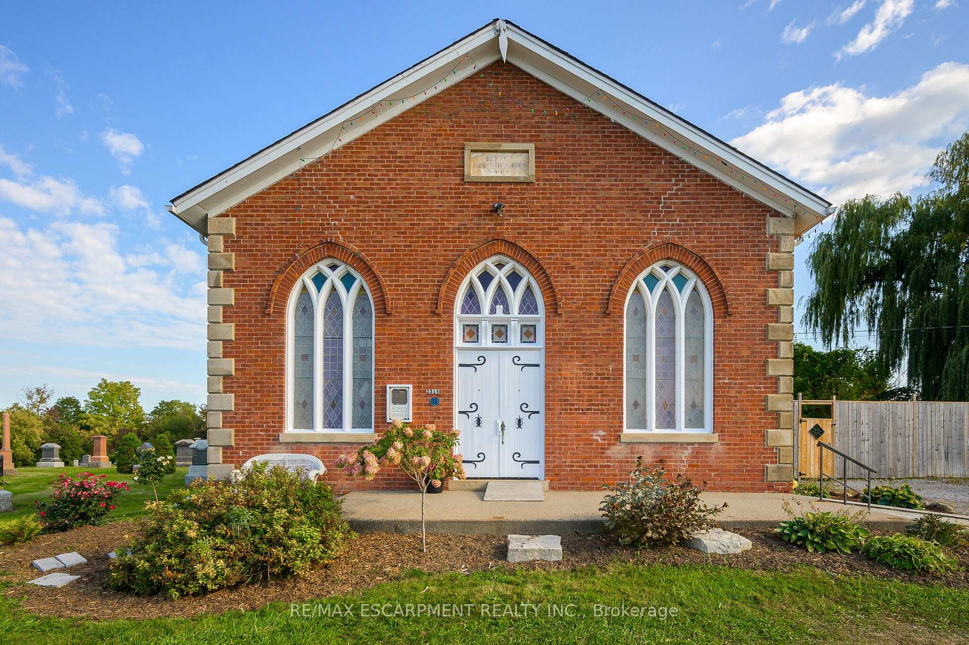 Front of 3318 Dundas Street