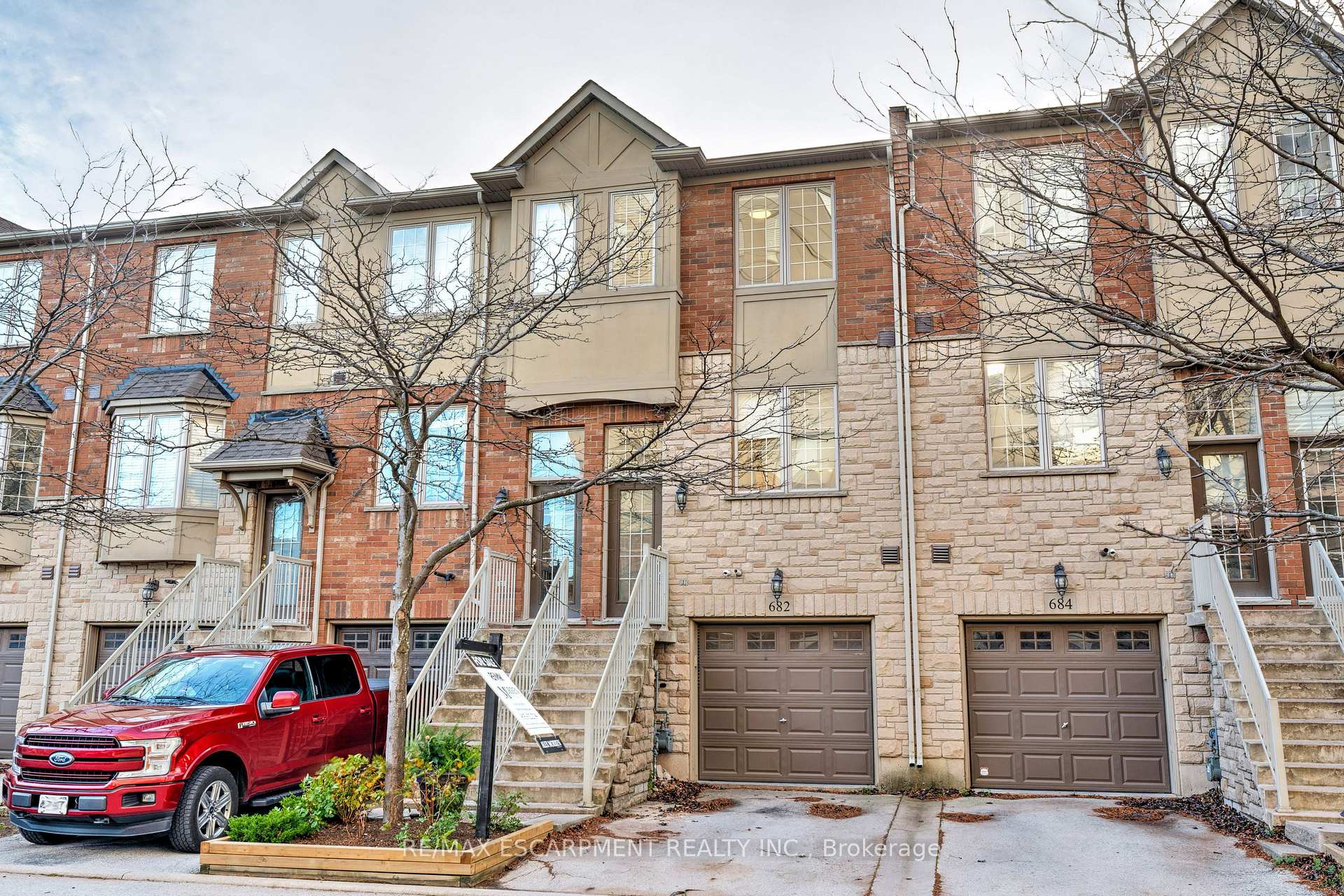Front of 682 Summers Common