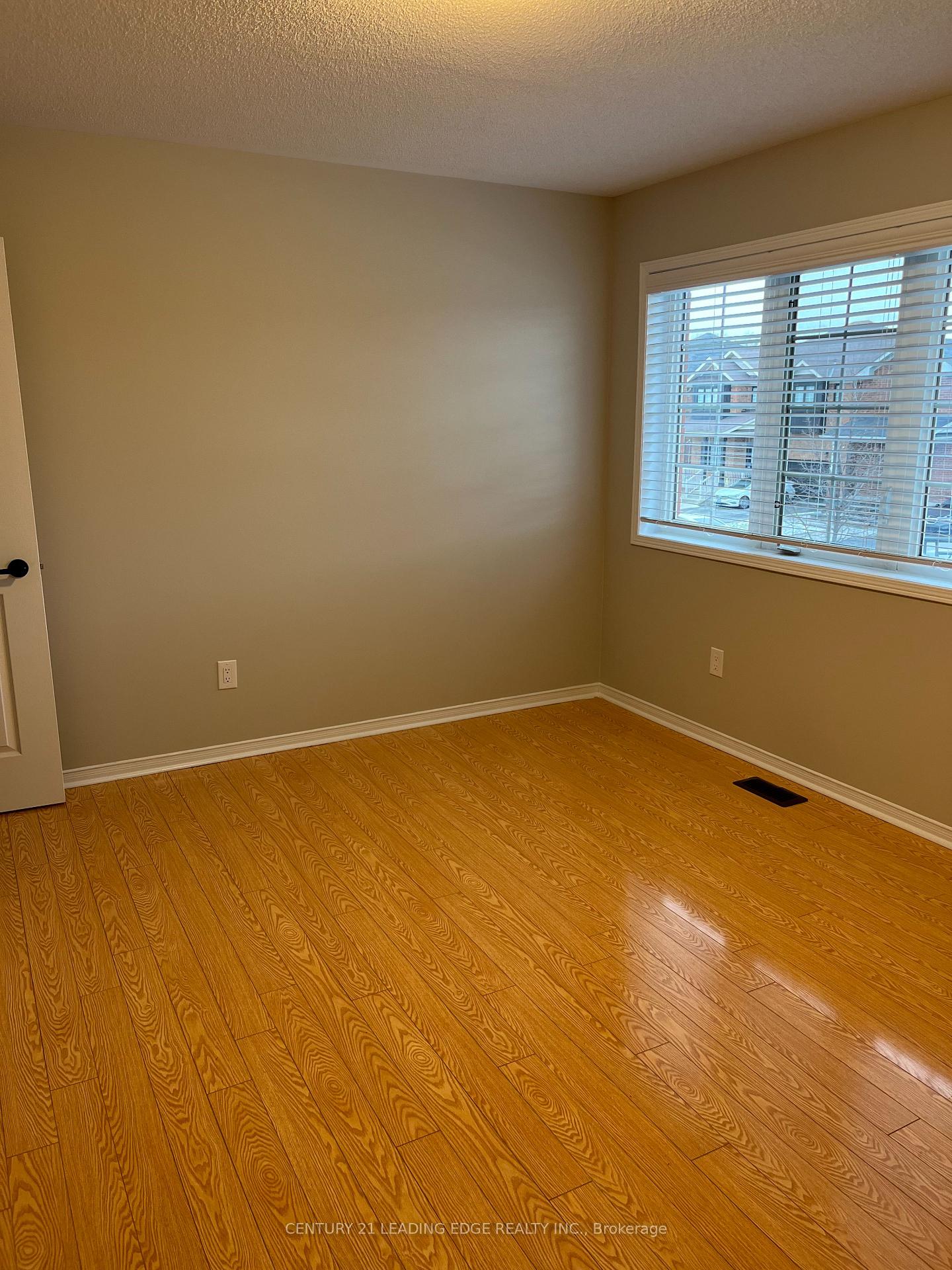 Photo 5 of Unit Main & Upper, 12 Owens Road, Brampton, Credit Valley — HOMEH