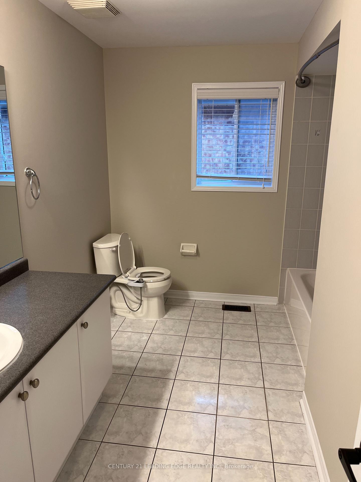 Photo 6 of Unit Main & Upper, 12 Owens Road, Brampton, Credit Valley — HOMEH