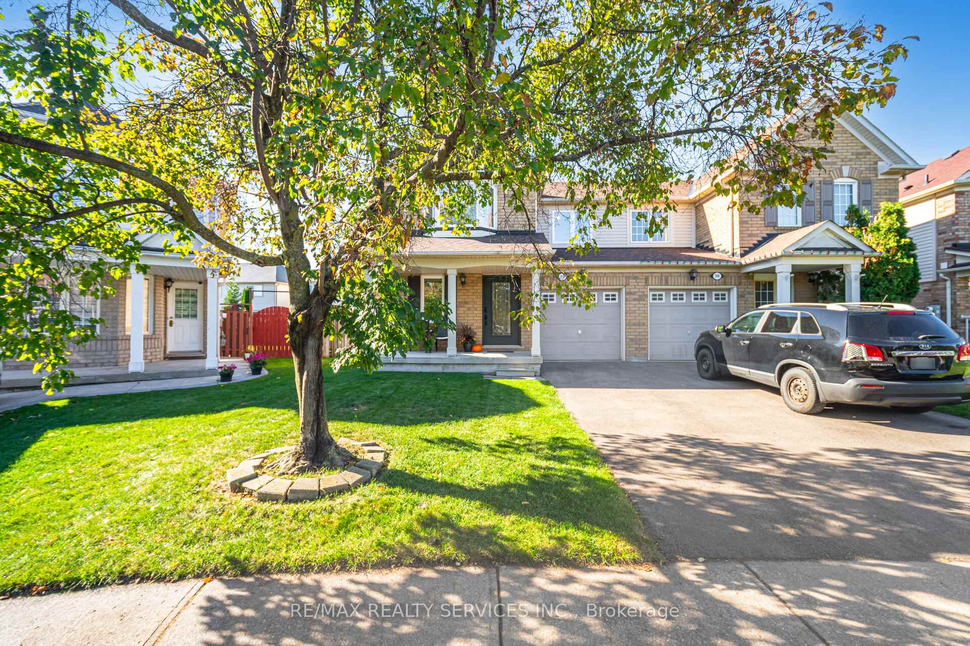 Photo 4 of 112 Sweetwood Circle, Brampton, Fletcher's Meadow — HOMEH