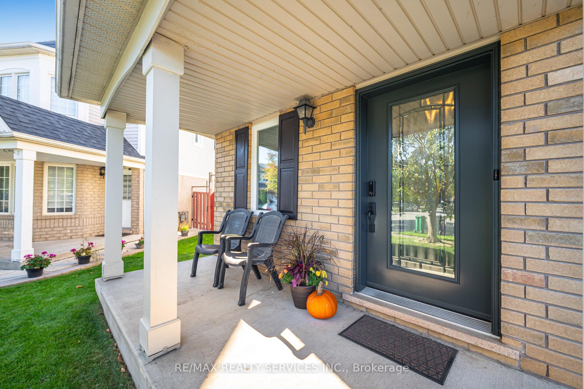 Photo 7 of 112 Sweetwood Circle, Brampton, Fletcher's Meadow — HOMEH