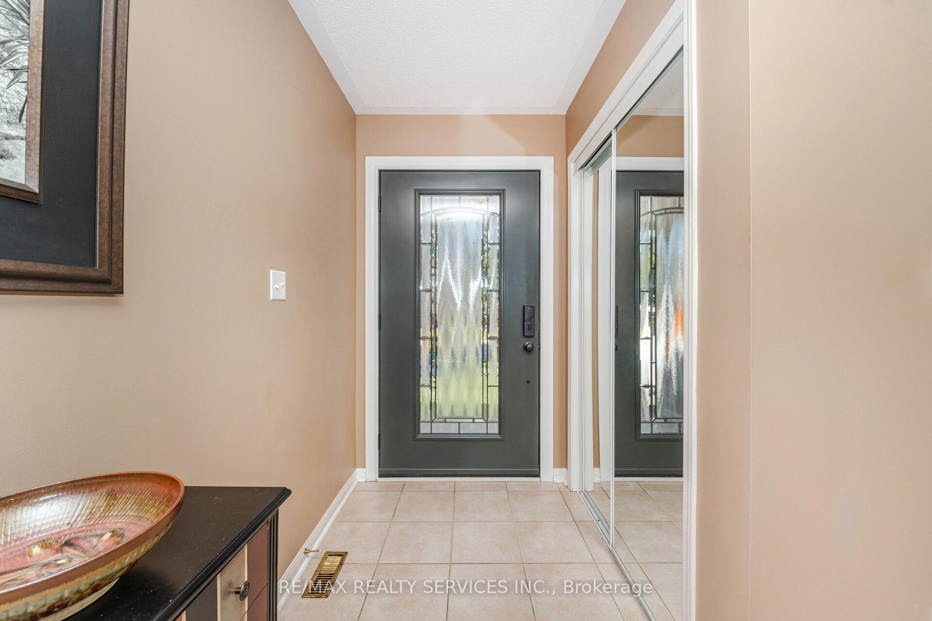 Photo 8 of 112 Sweetwood Circle, Brampton, Fletcher's Meadow — HOMEH