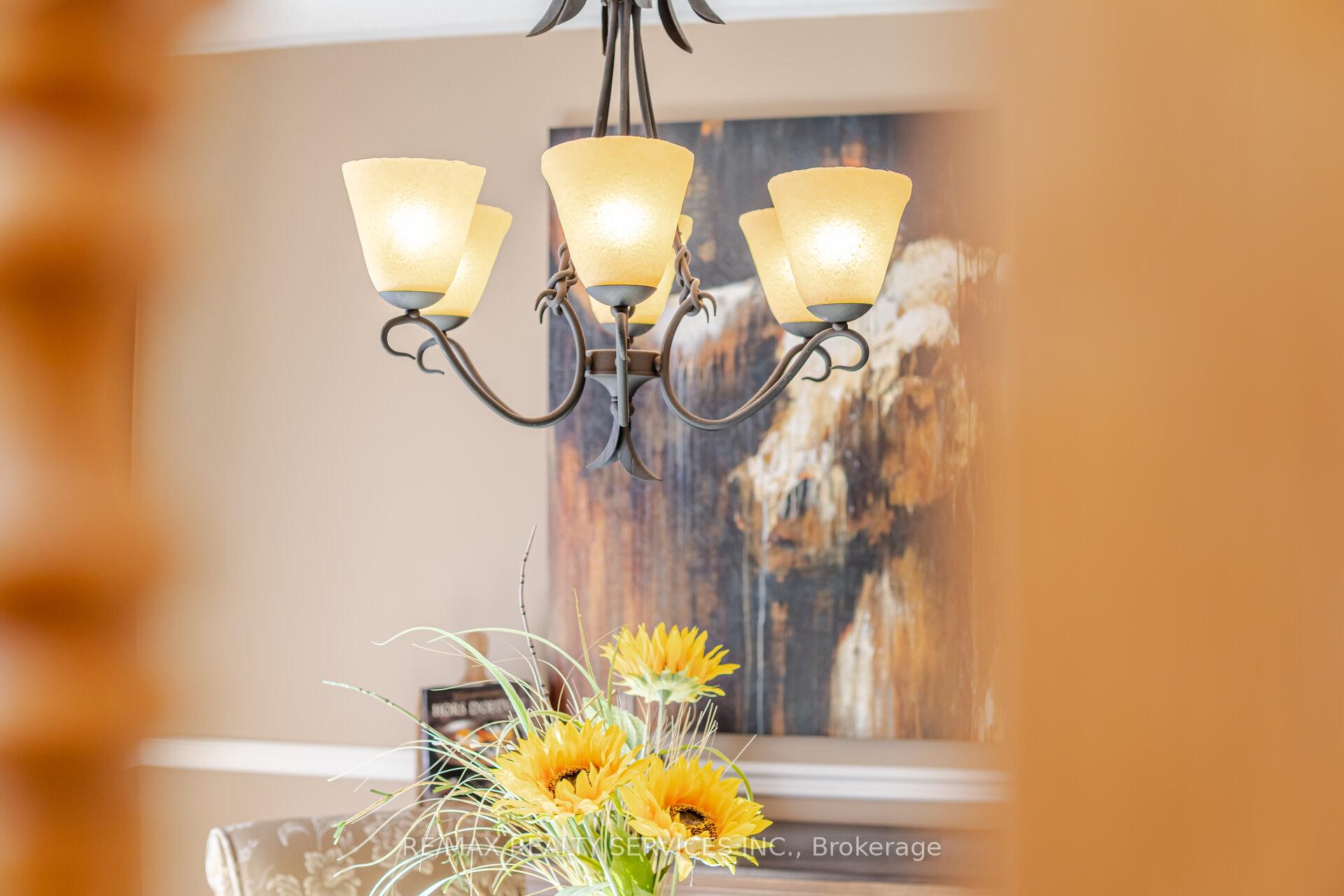 Photo 11 of 112 Sweetwood Circle, Brampton, Fletcher's Meadow — HOMEH